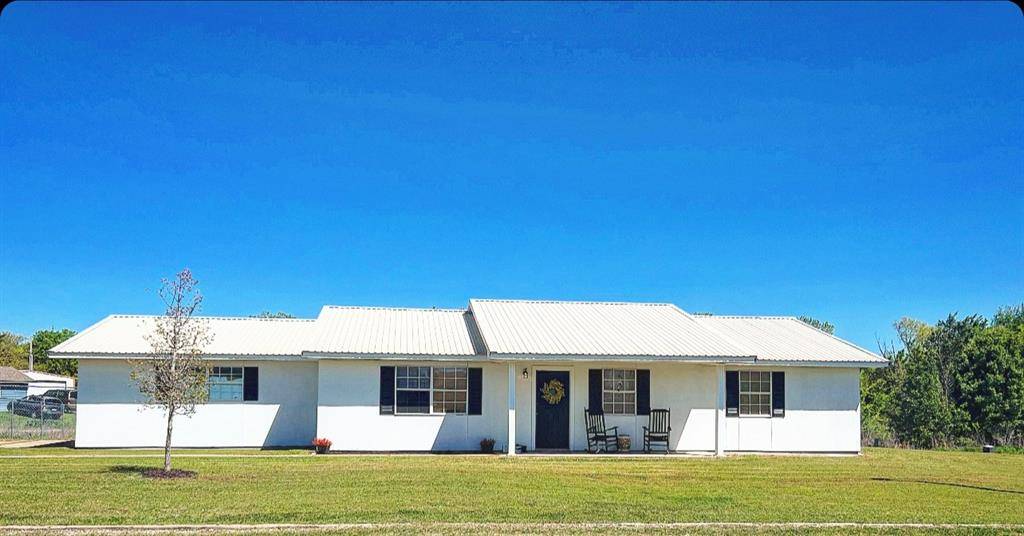 301 Dove LN, Colbert, OK 74733