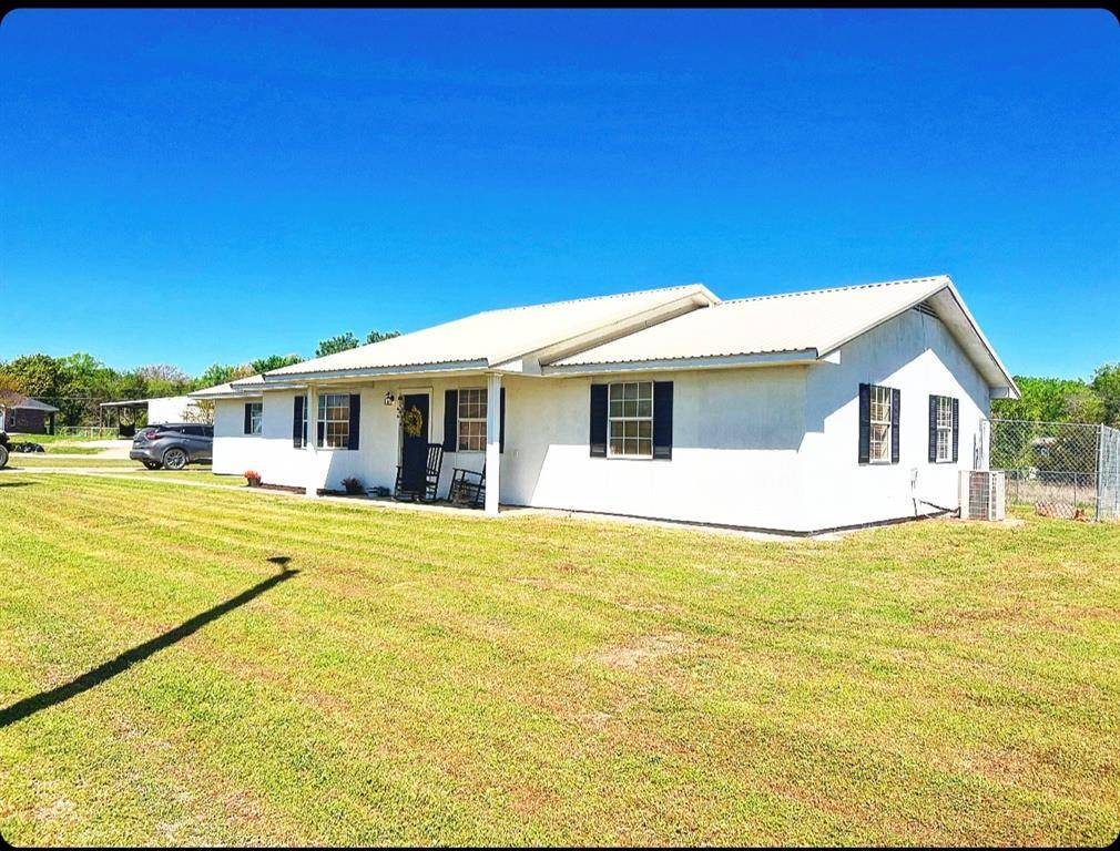 301 Dove LN, Colbert, OK 74733