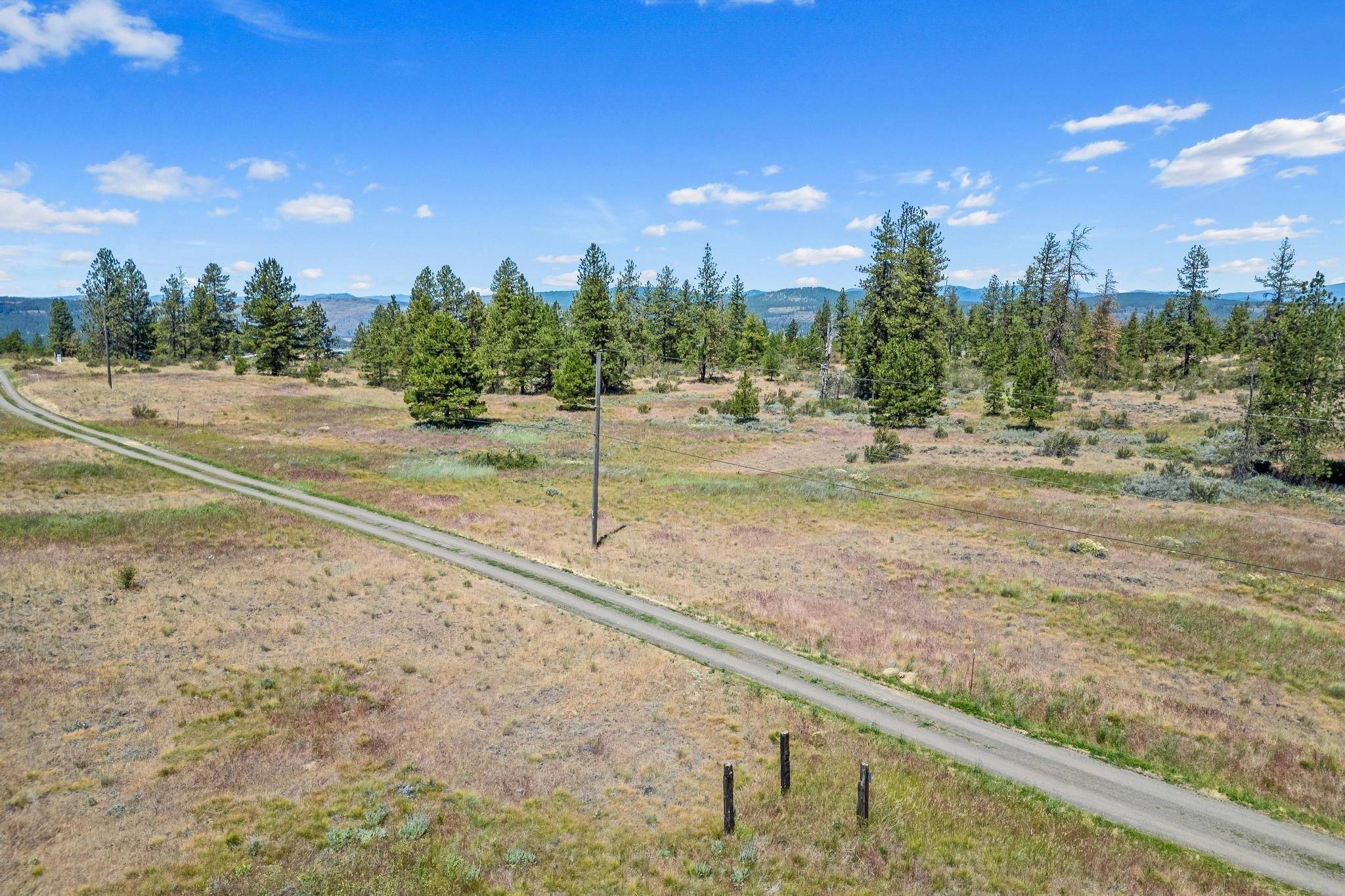 51200 E Whispering Pines Dr, Reardan, WA 99029