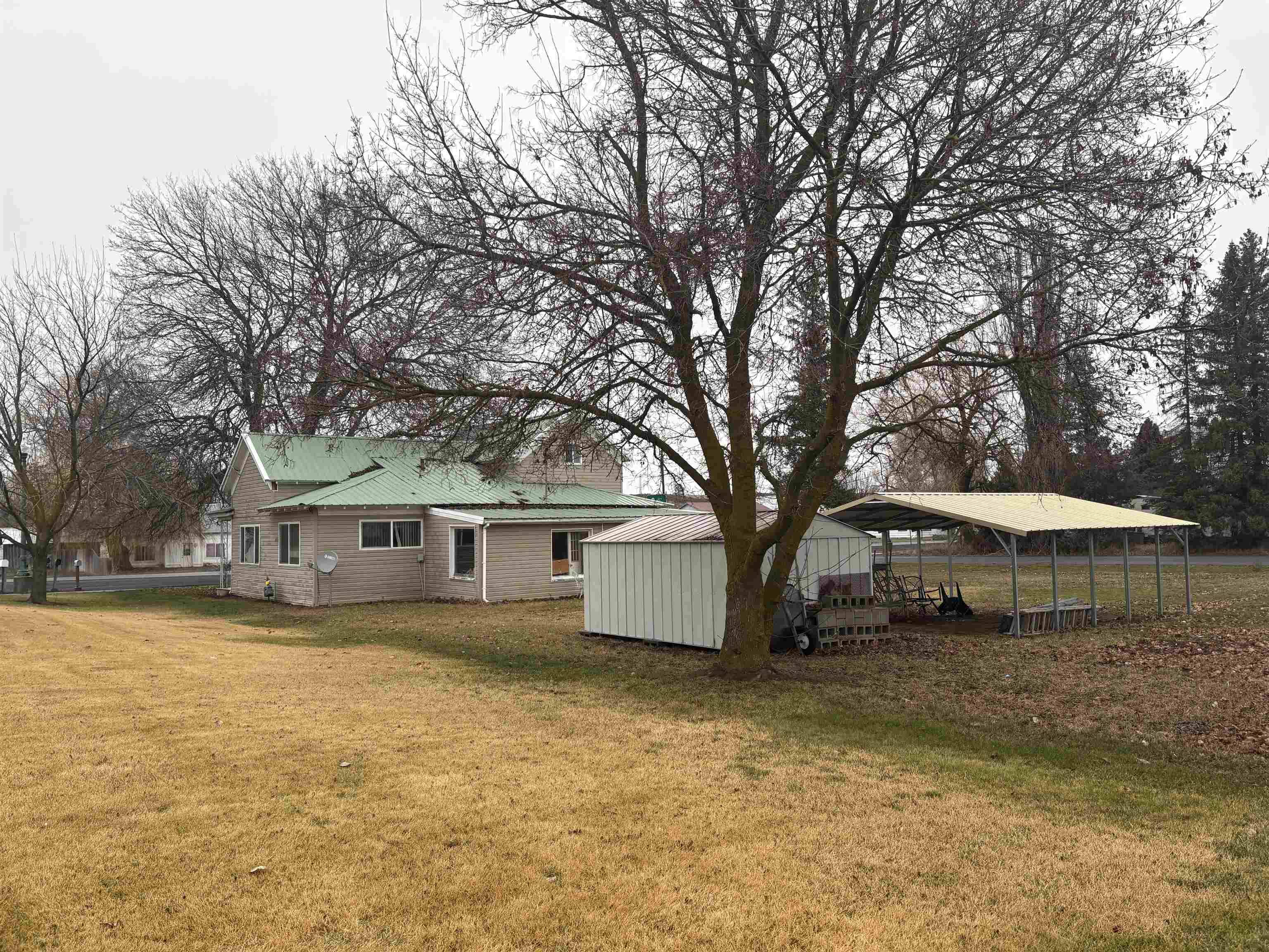 208 N 3rd St, Harrington, WA 99134