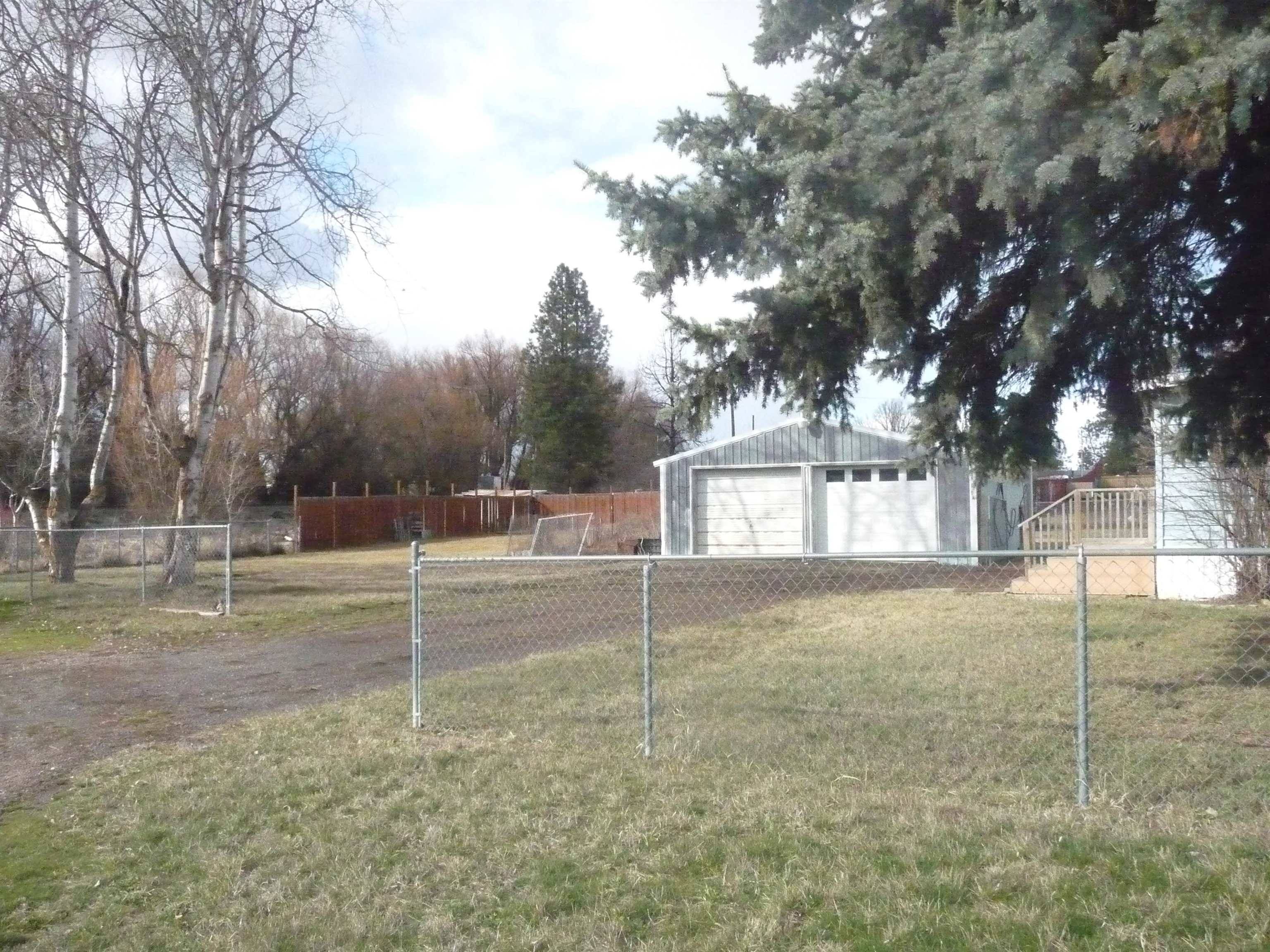 13302 W 4th Ave, Four Lakes, WA 99207