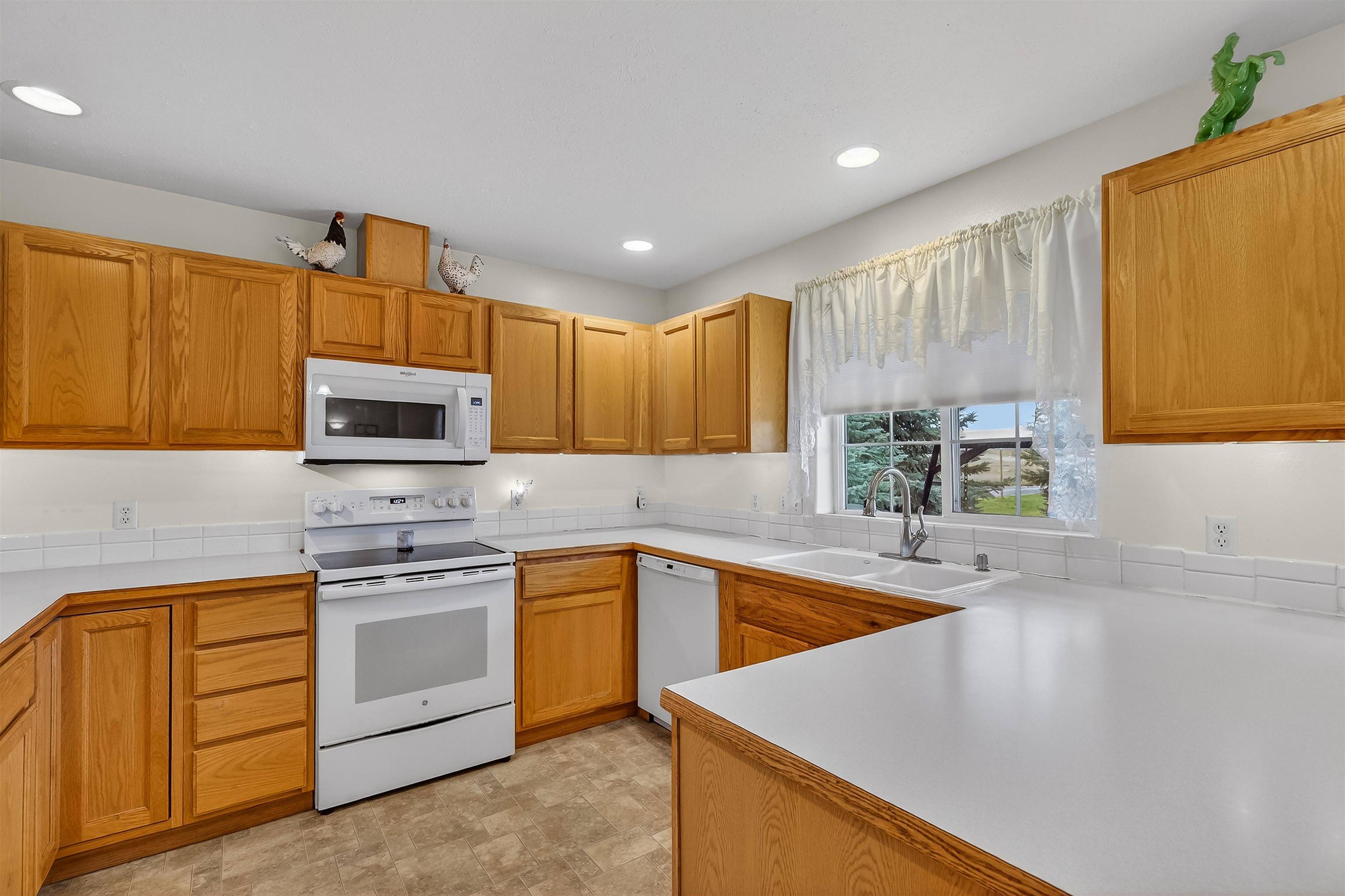1 N Heglar Ln, St John, WA 99171