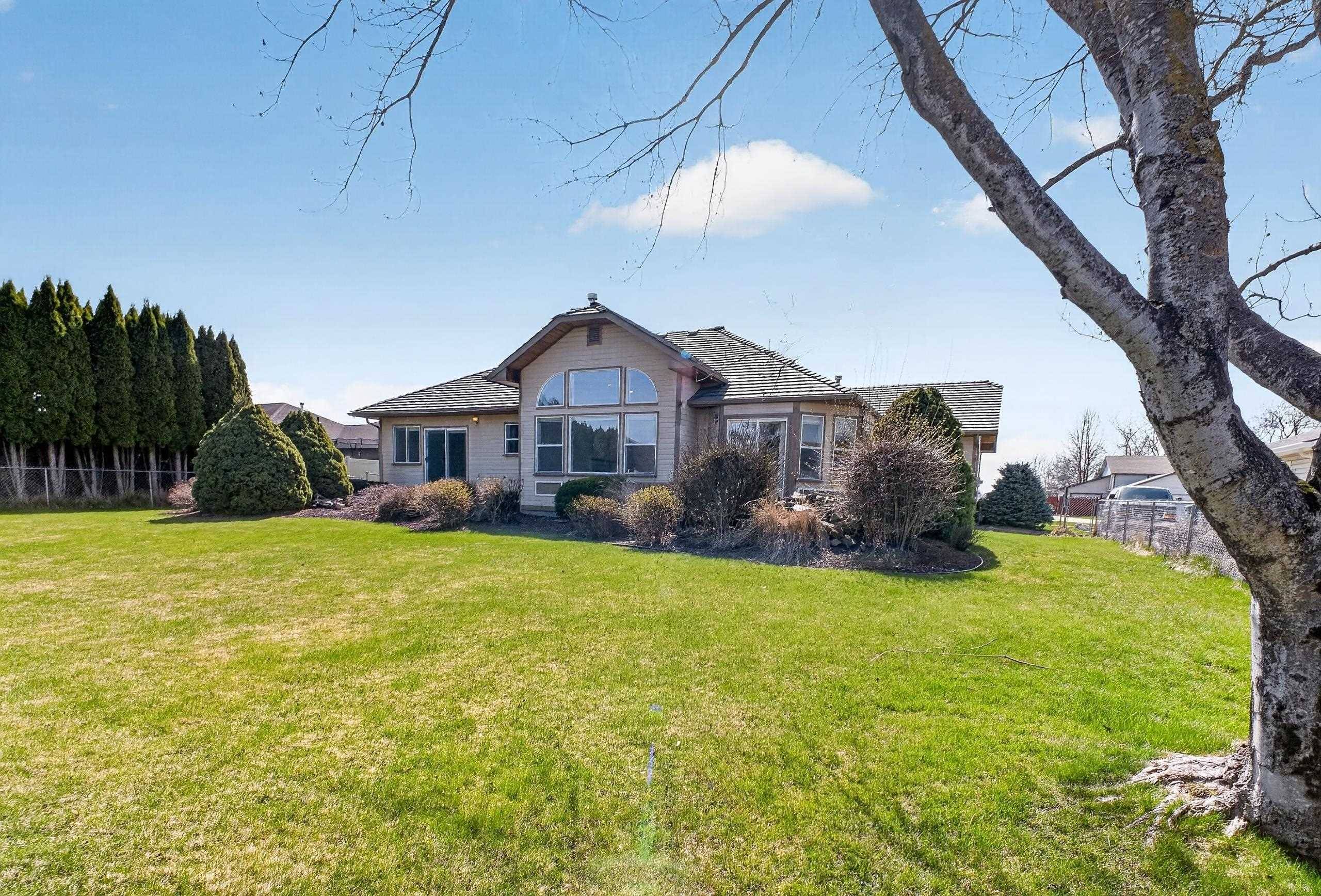 1613 E 6th St, Deer Park, WA 99006