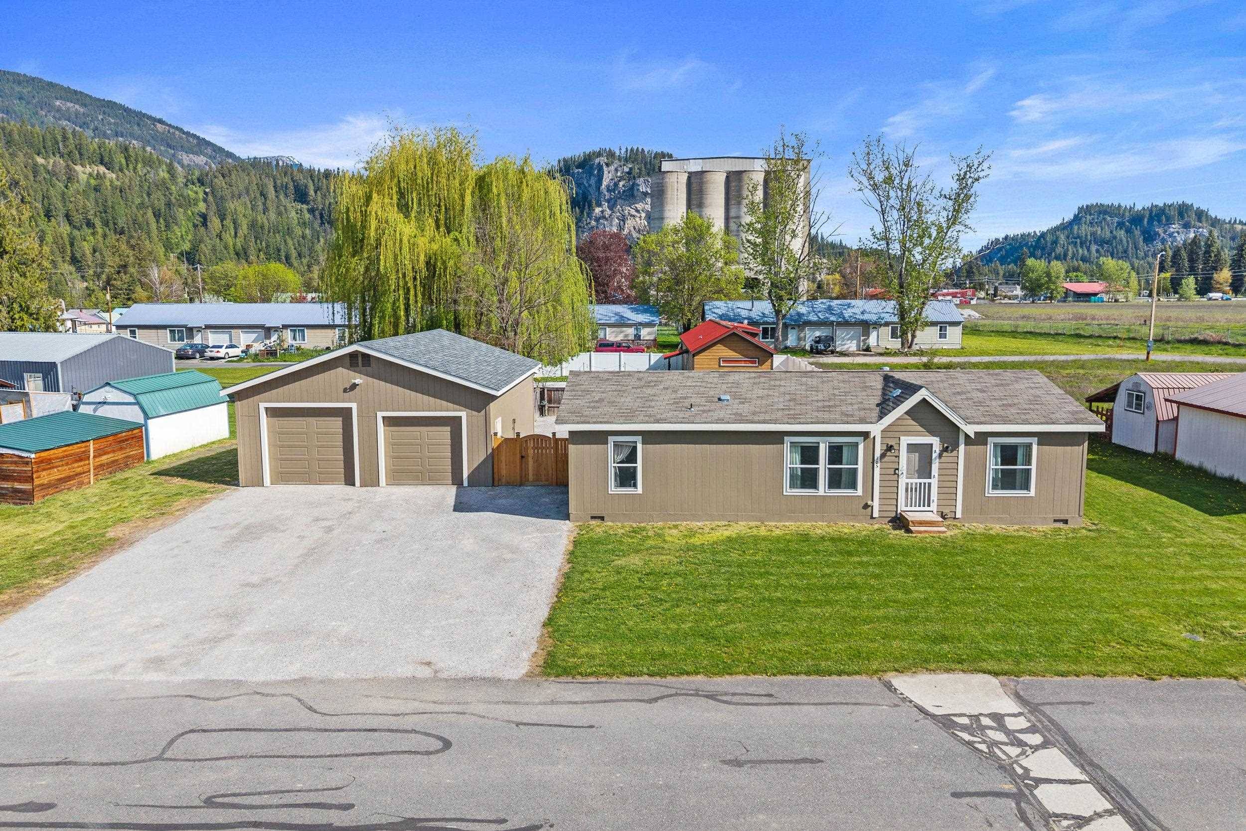 105 B South Ave, Metaline Falls, WA 99153