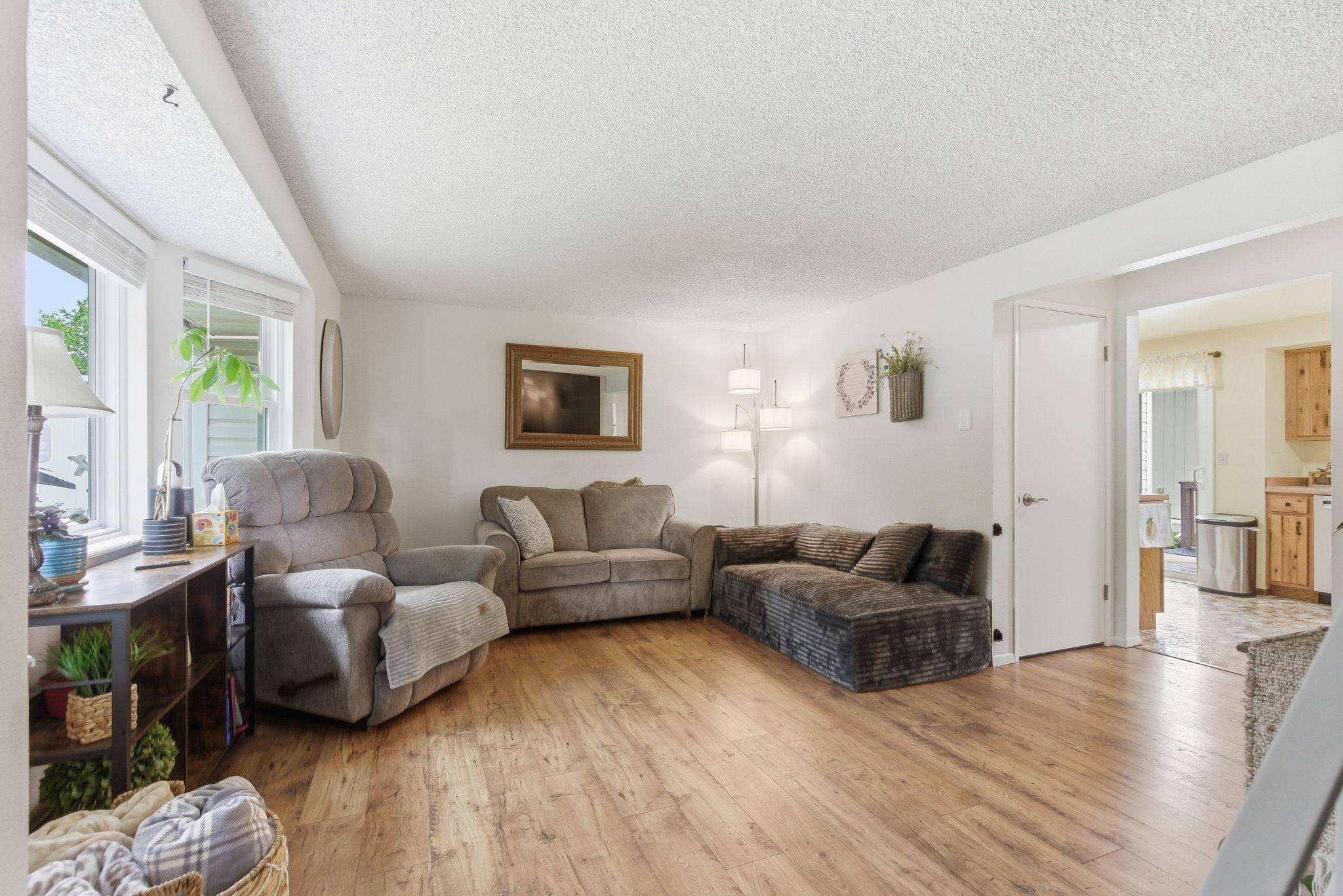 26821 E Eastland Ave, Newman Lake, WA 99025