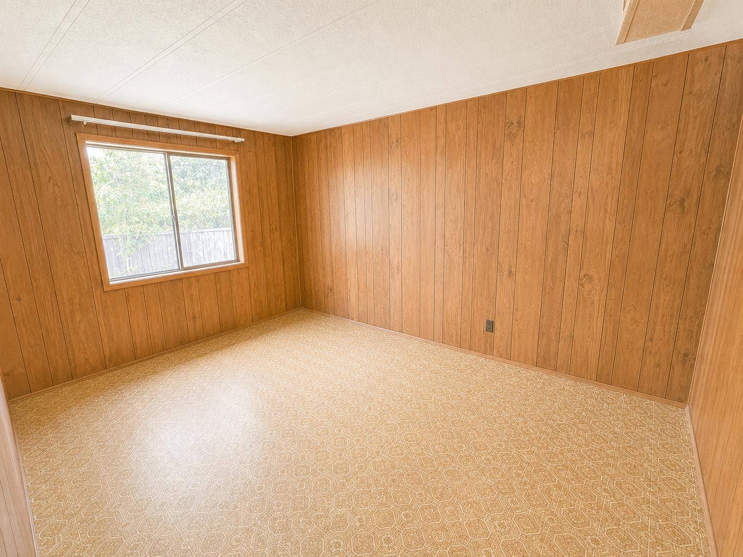 204 E Oak St, St John, WA 99171-8807