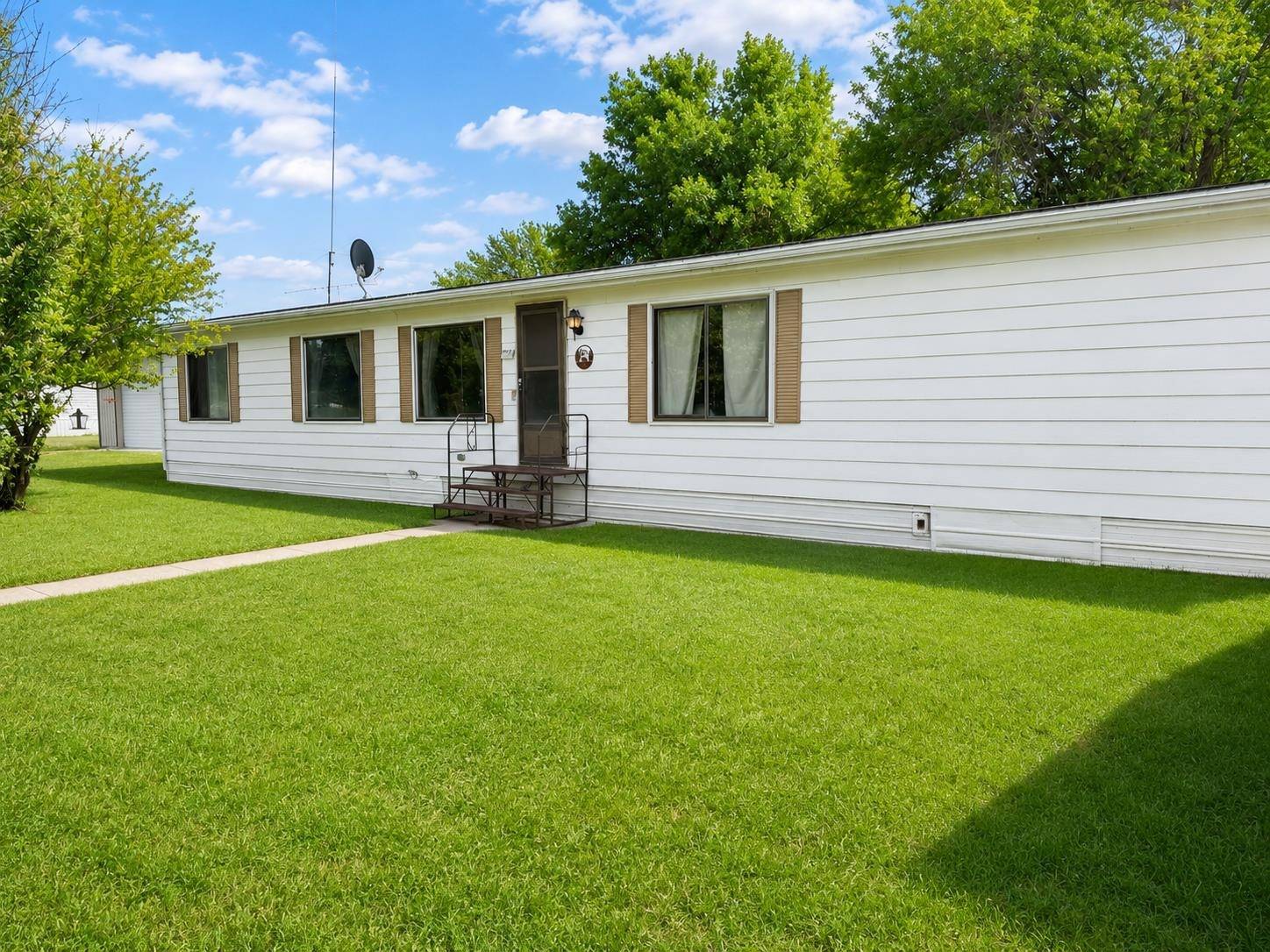 204 E Oak St, St John, WA 99171-8807
