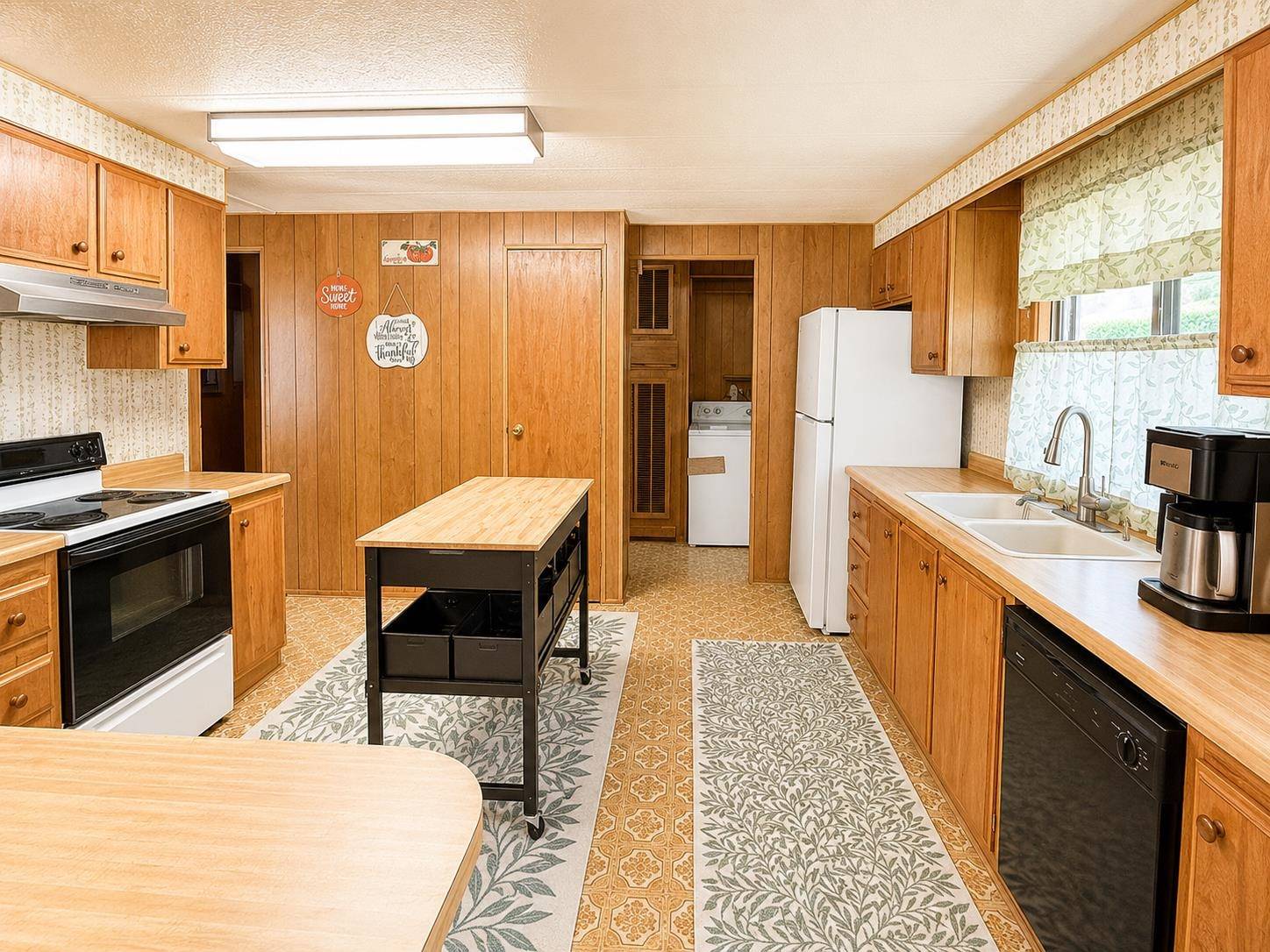 204 E Oak St, St John, WA 99171-8807