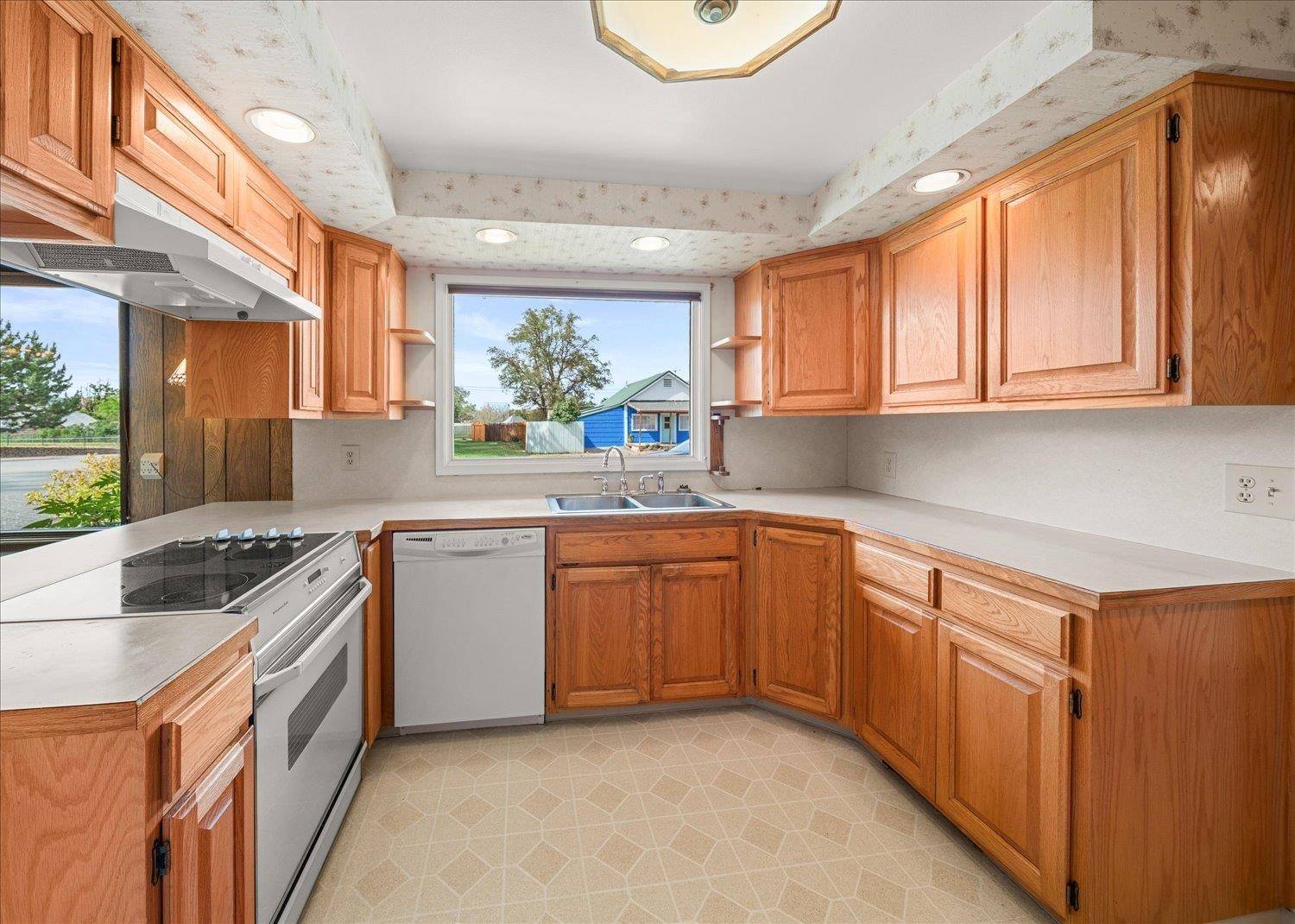 517 W 4th St, Sprague, WA 99032
