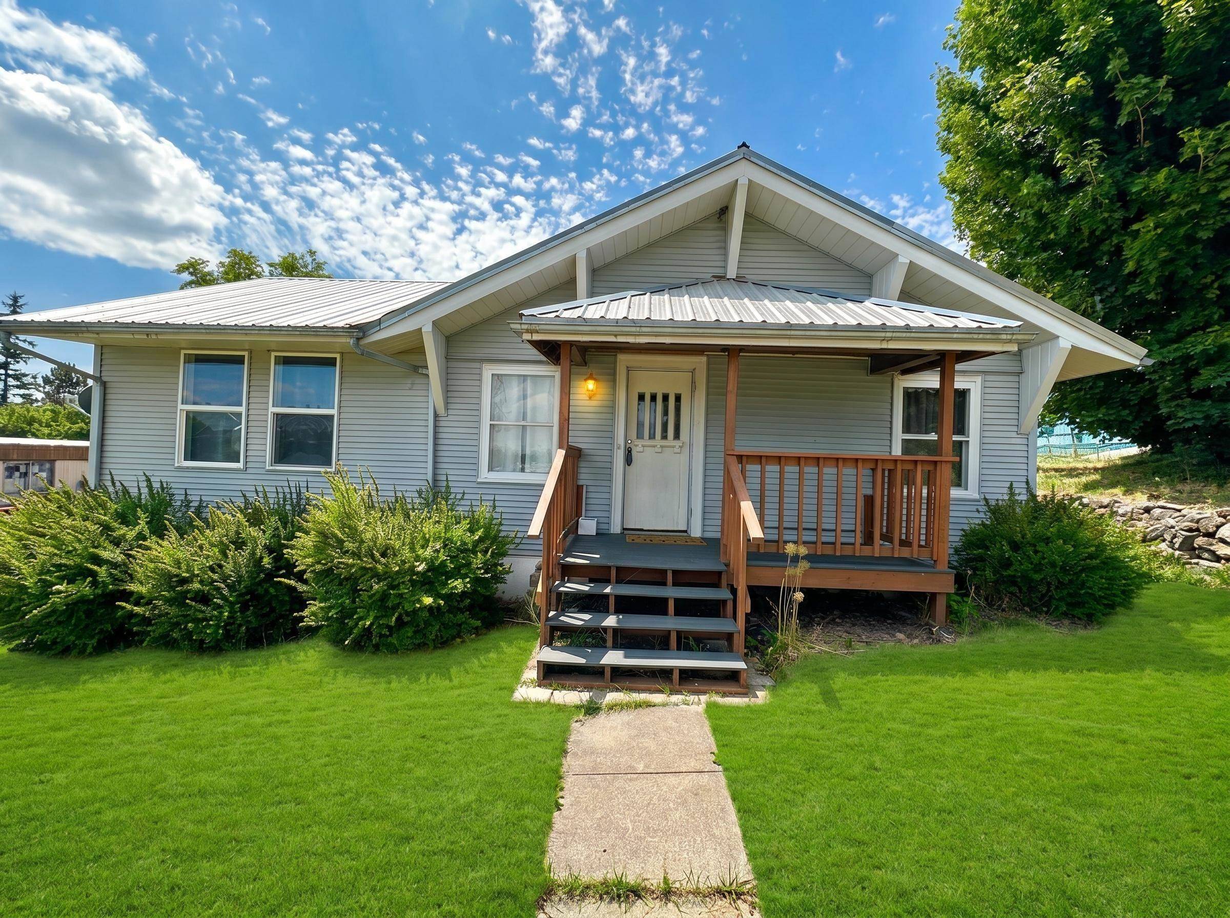 521 N Ramsey St, Tekoa, WA 99033