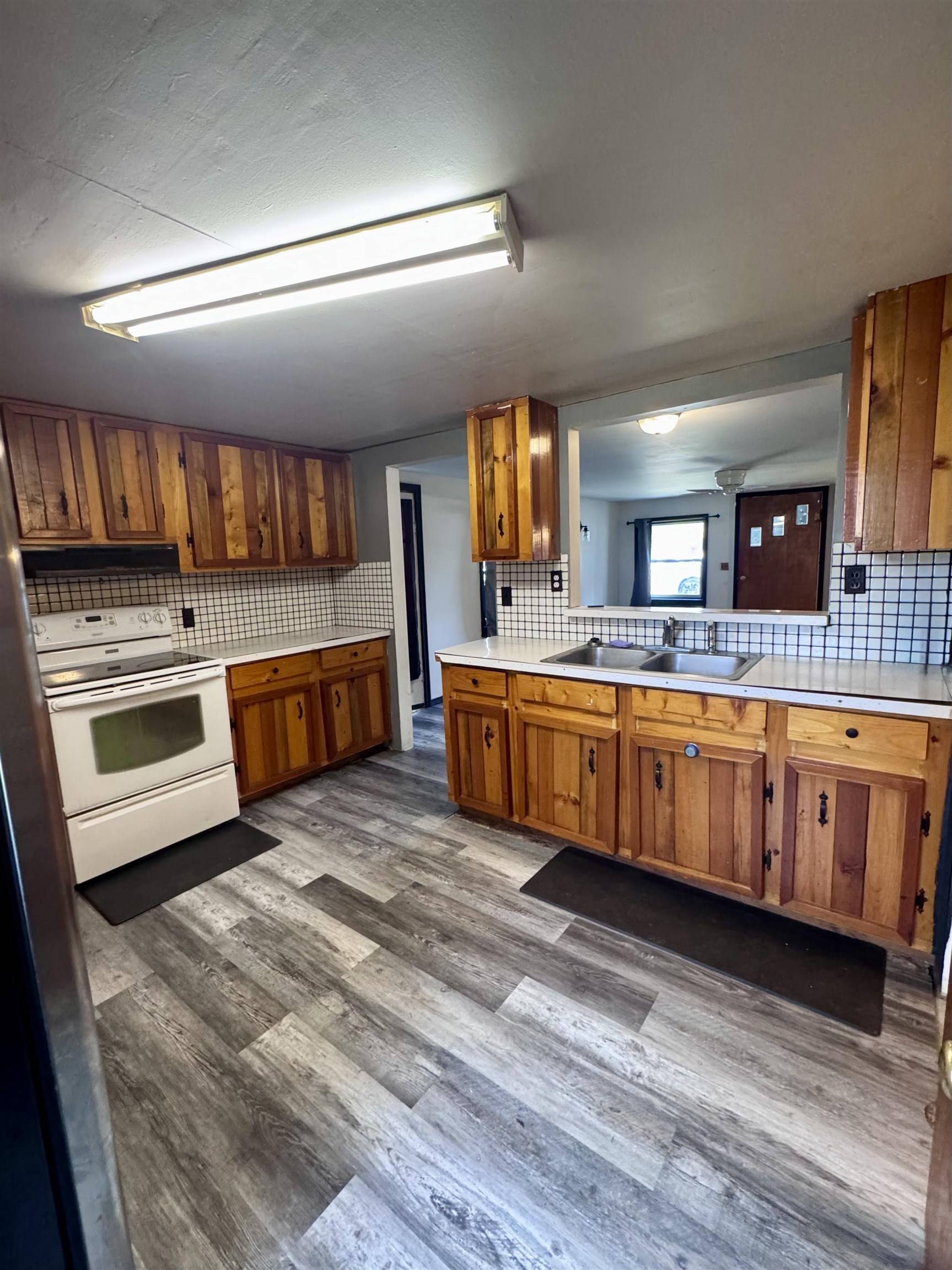 206 E Blackwell St, Ione, WA 99139