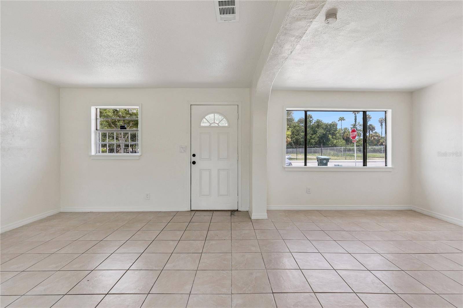 875 LOOMIS AVE, Daytona Beach, FL 32114