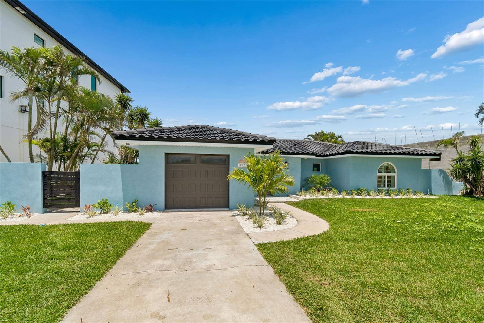 10238 TARPON DR, Treasure Island, FL 33706