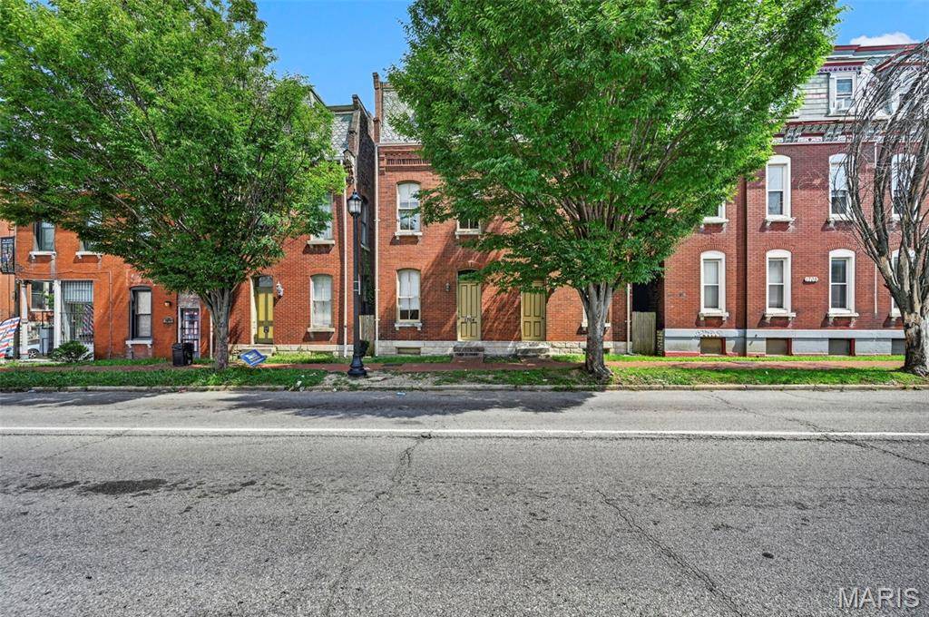 1704 S Tucker BLVD, St Louis, MO 63104
