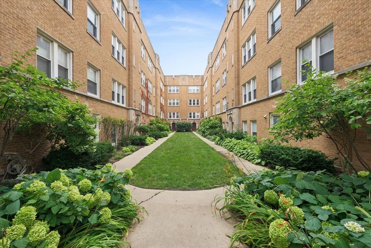 2541 Prairie AVE #1, Evanston, IL 60201