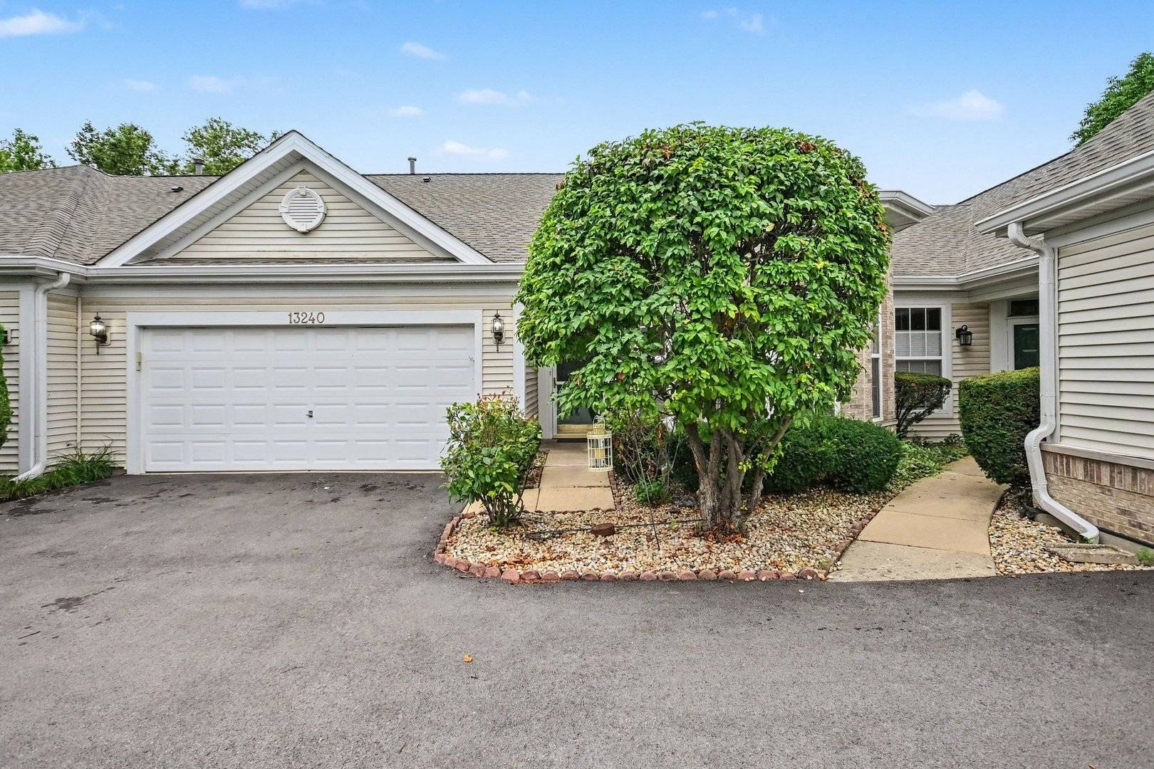 13240 S Bayberry LN, Plainfield, IL 60544