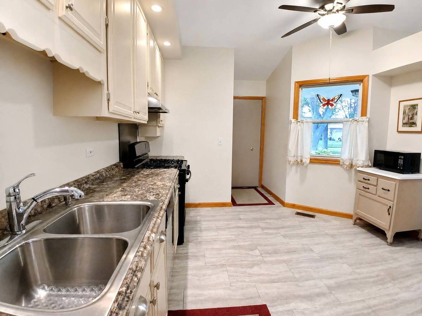 1010 Fox Run LN, Algonquin, IL 60102