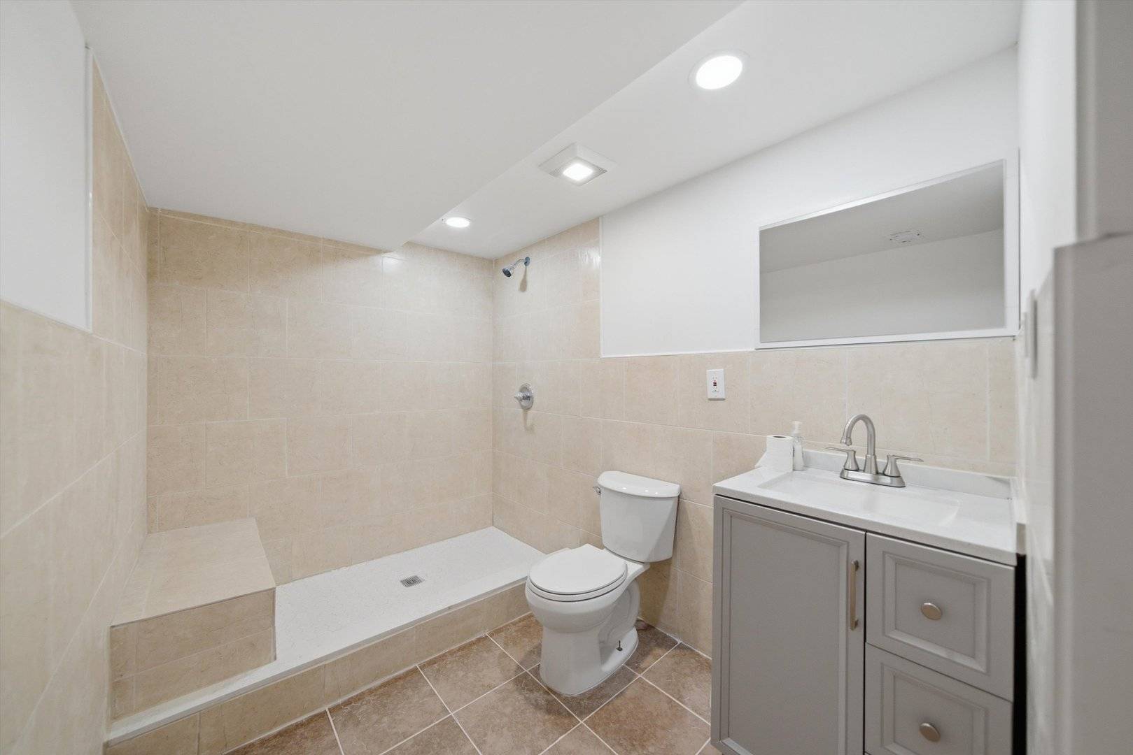 6833 S Merrill AVE #Basement, Chicago, IL 60649