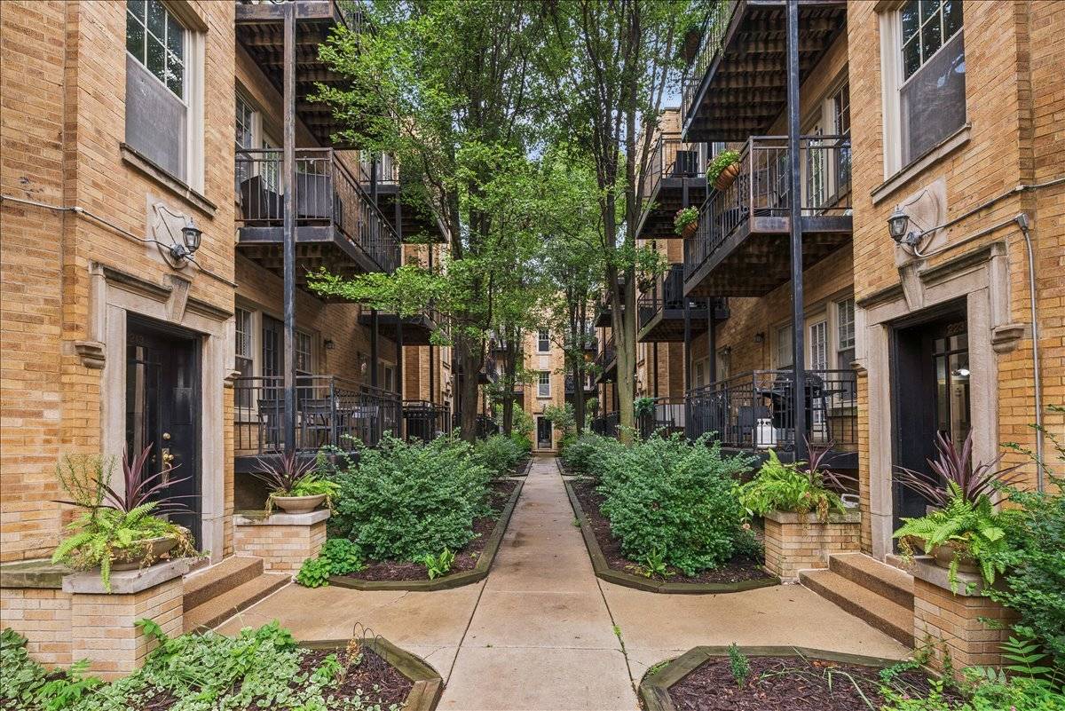 2241.5 N Lincoln AVE #2E, Chicago, IL 60614