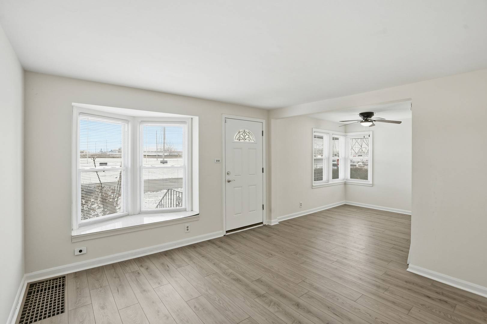 11056 S State Line RD, Chicago, IL 60617