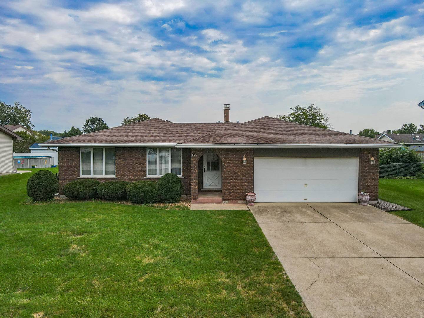 521 Hawthorne LN, Peotone, IL 60468