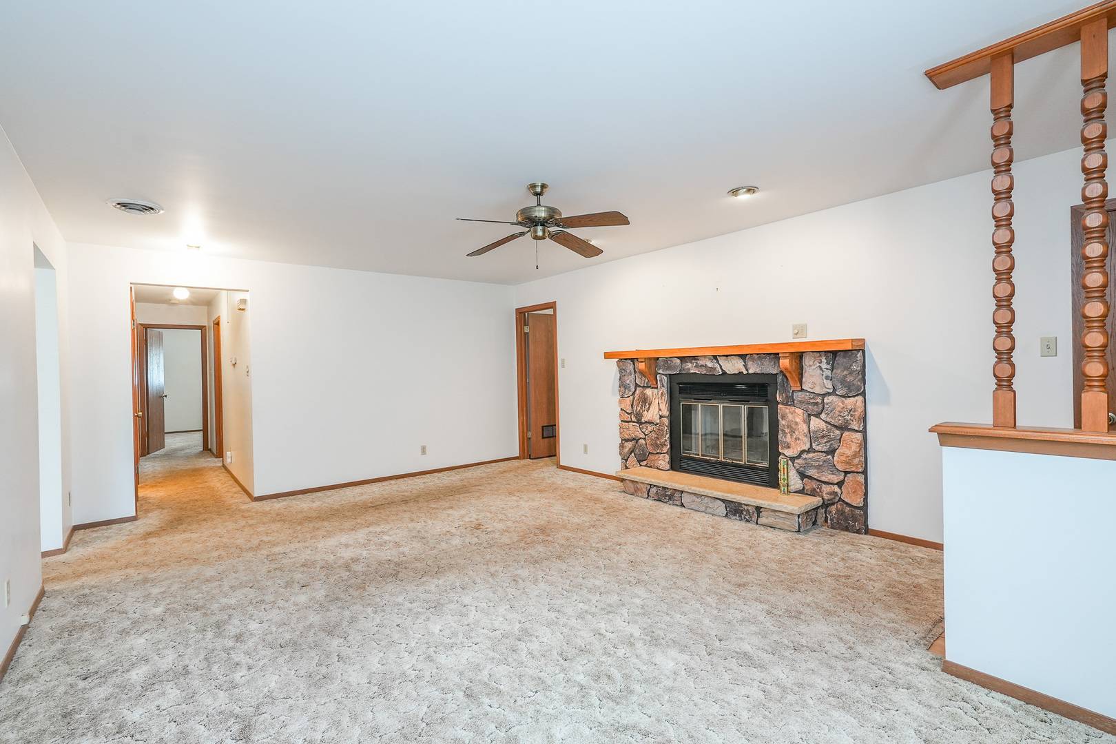 521 Hawthorne LN, Peotone, IL 60468
