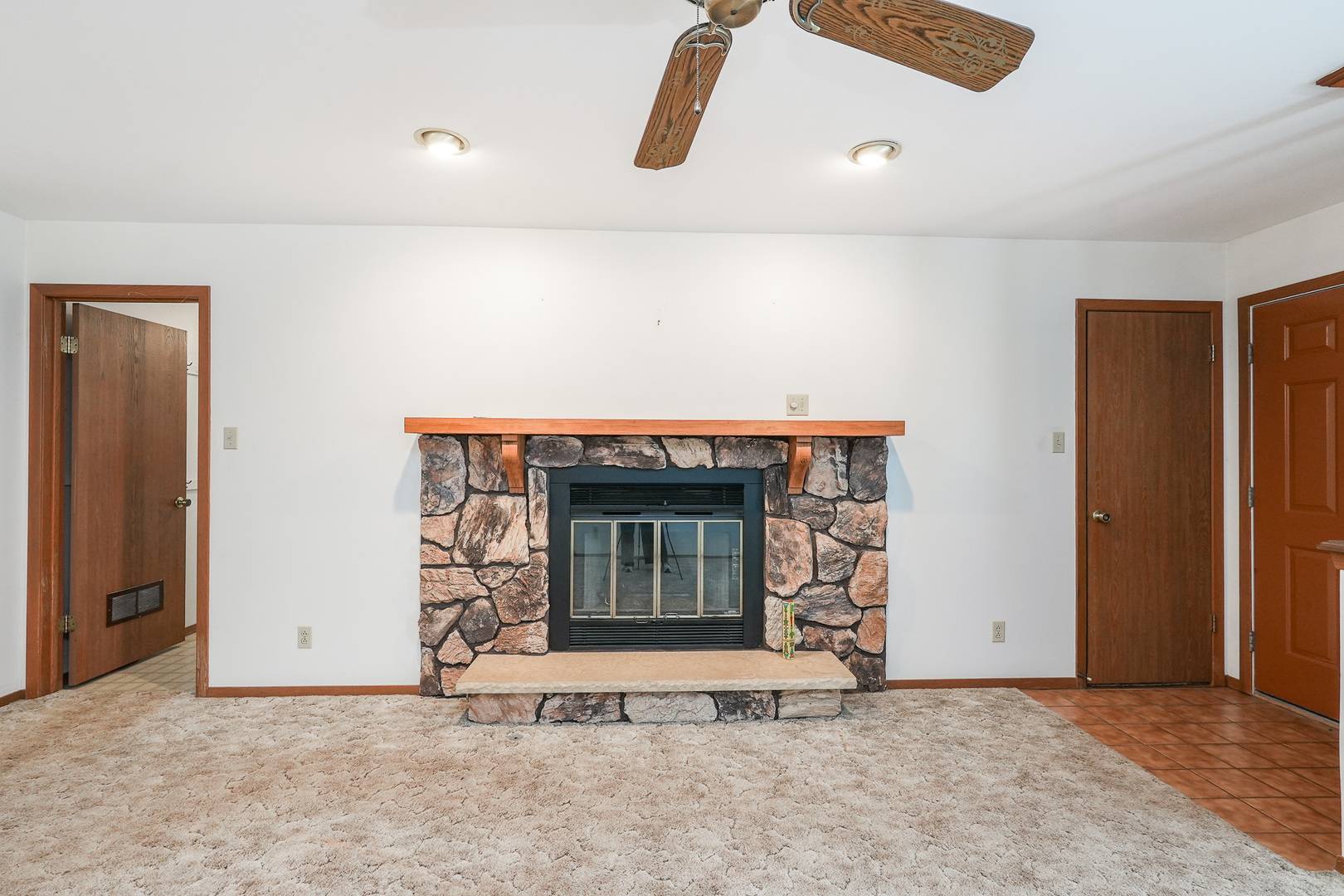521 Hawthorne LN, Peotone, IL 60468