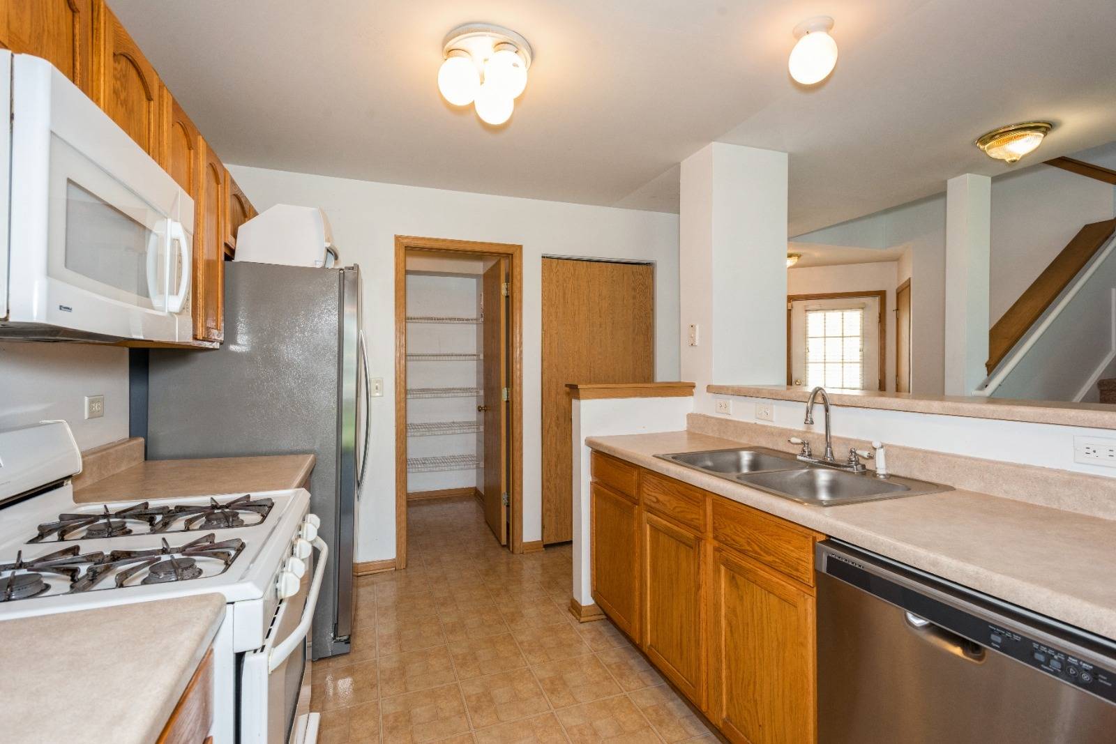 2341 Stoughton CIR #2341, Aurora, IL 60502