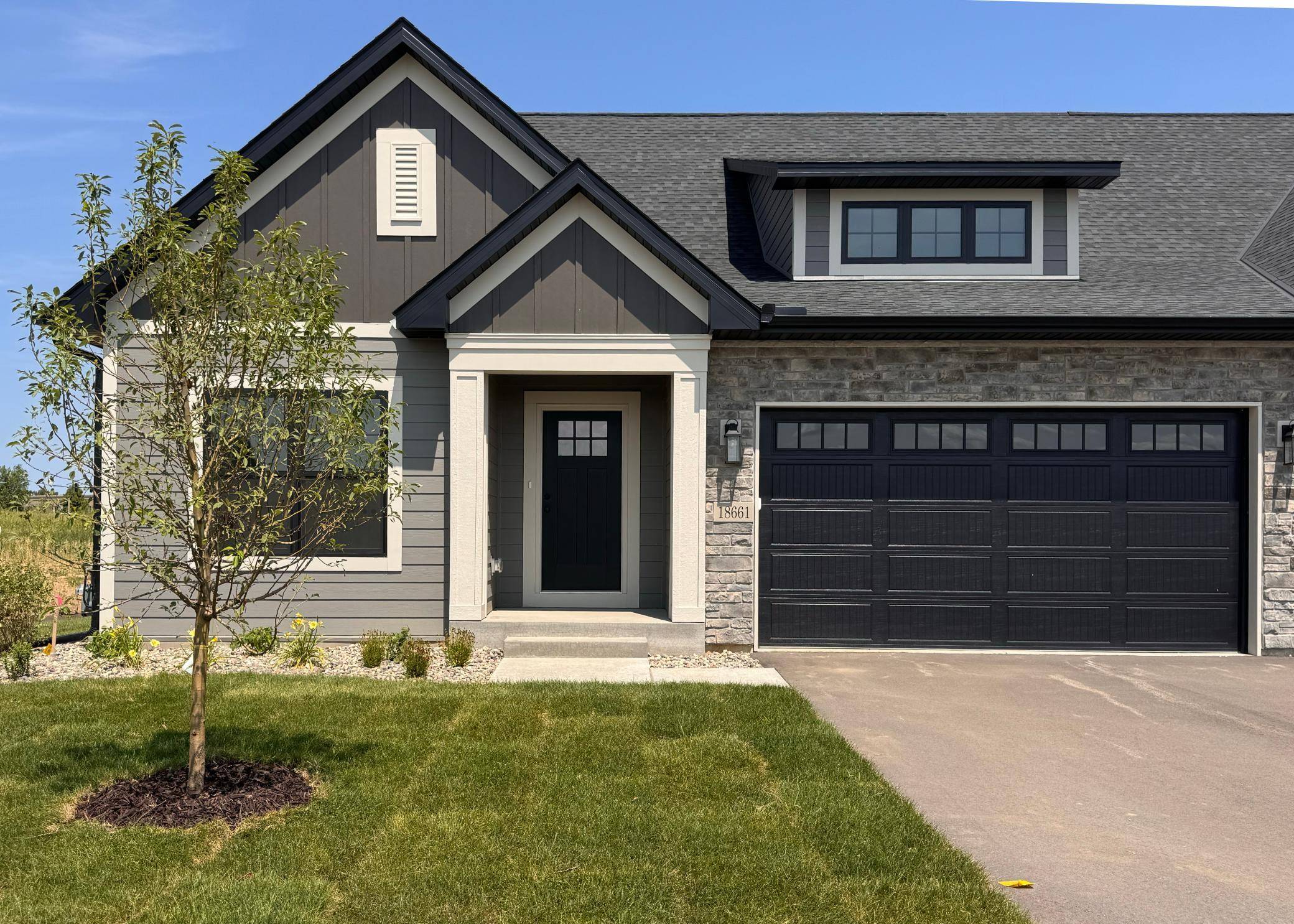 18661 Icebox LN, Lakeville, MN 55044