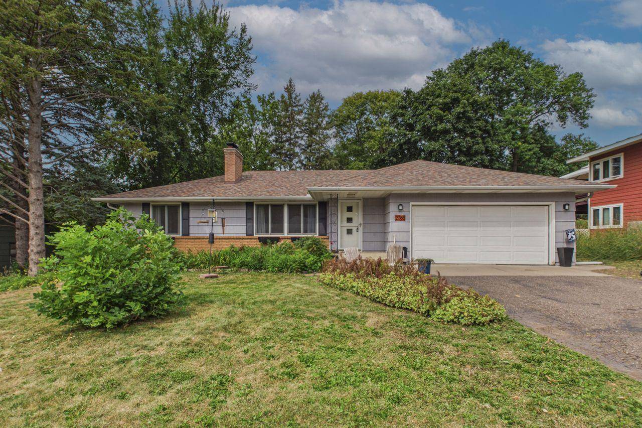 2085 Rosewood LN S, Roseville, MN 55113