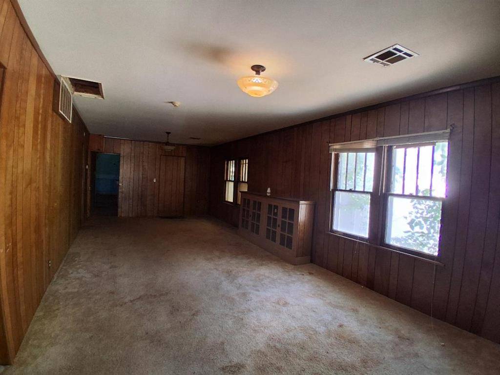 202 S Center AVE, Shawnee, OK 74801