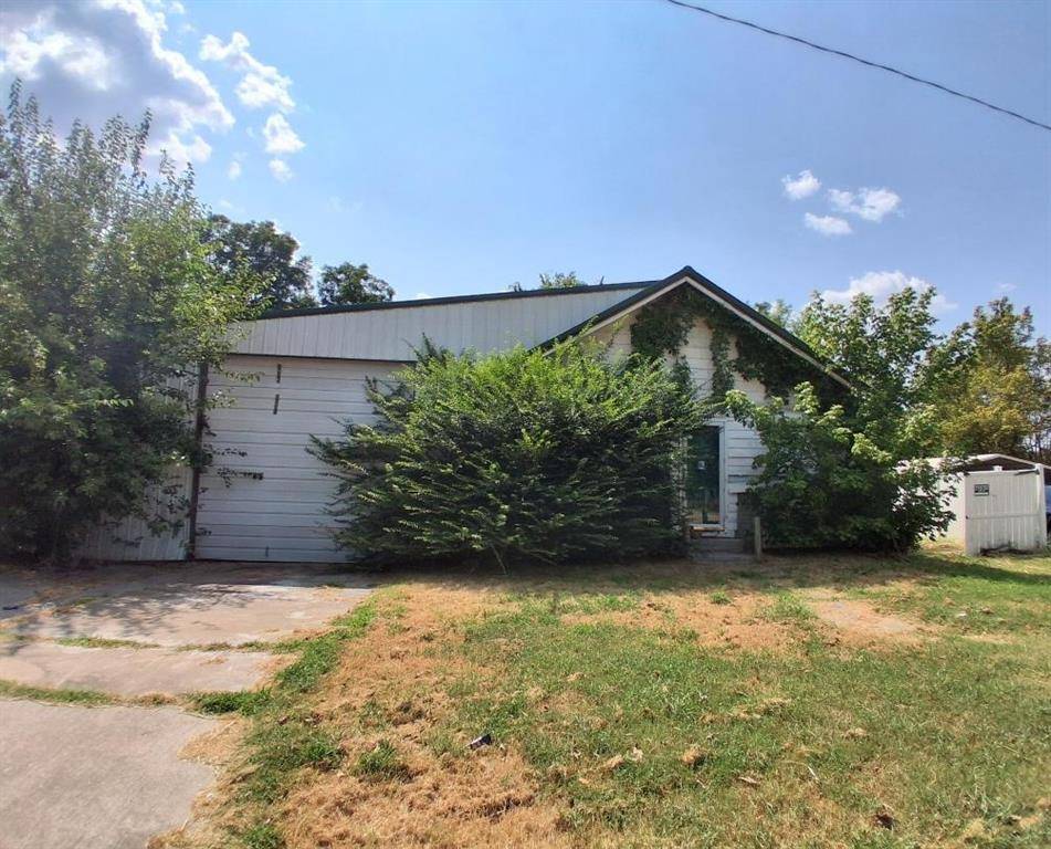 202 S Center AVE, Shawnee, OK 74801