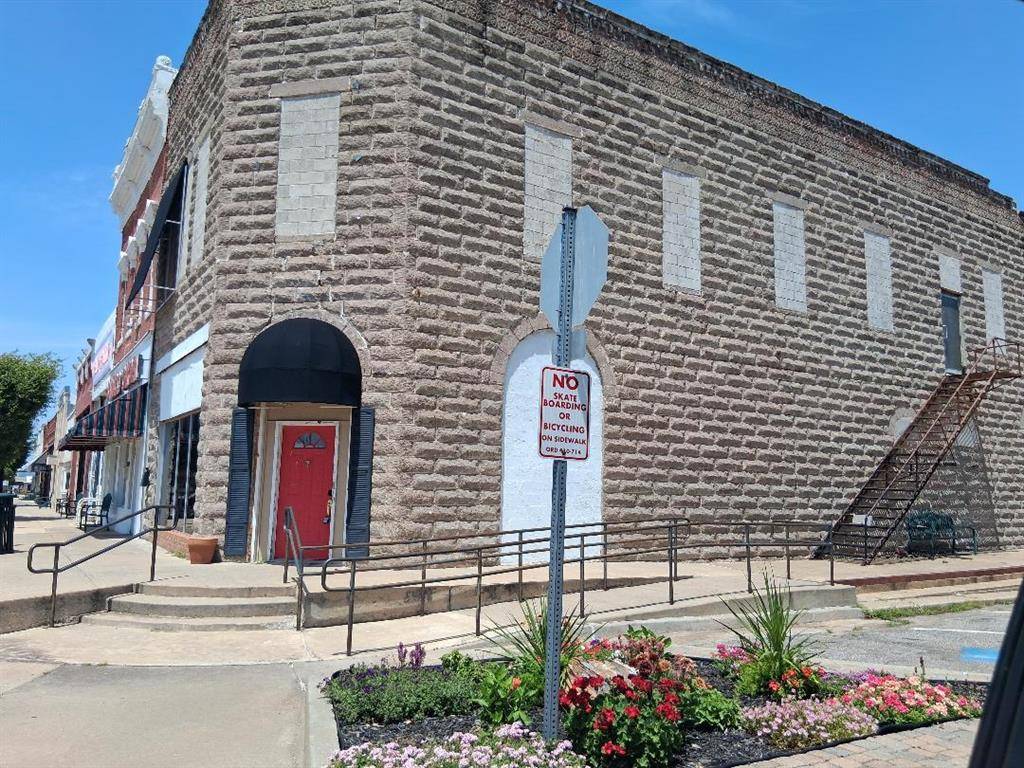 101 N Bdwy, Tecumseh, OK 74873