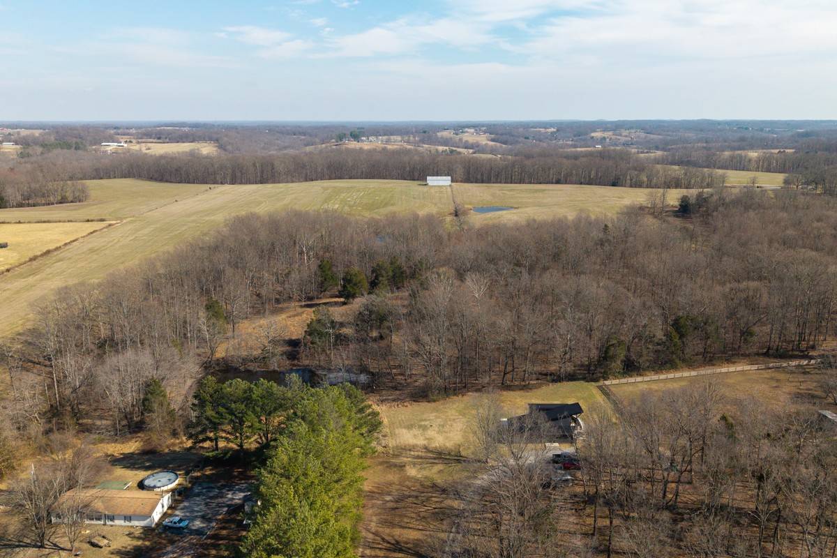 782B New Deal Potts Rd, Cottontown, TN 37048