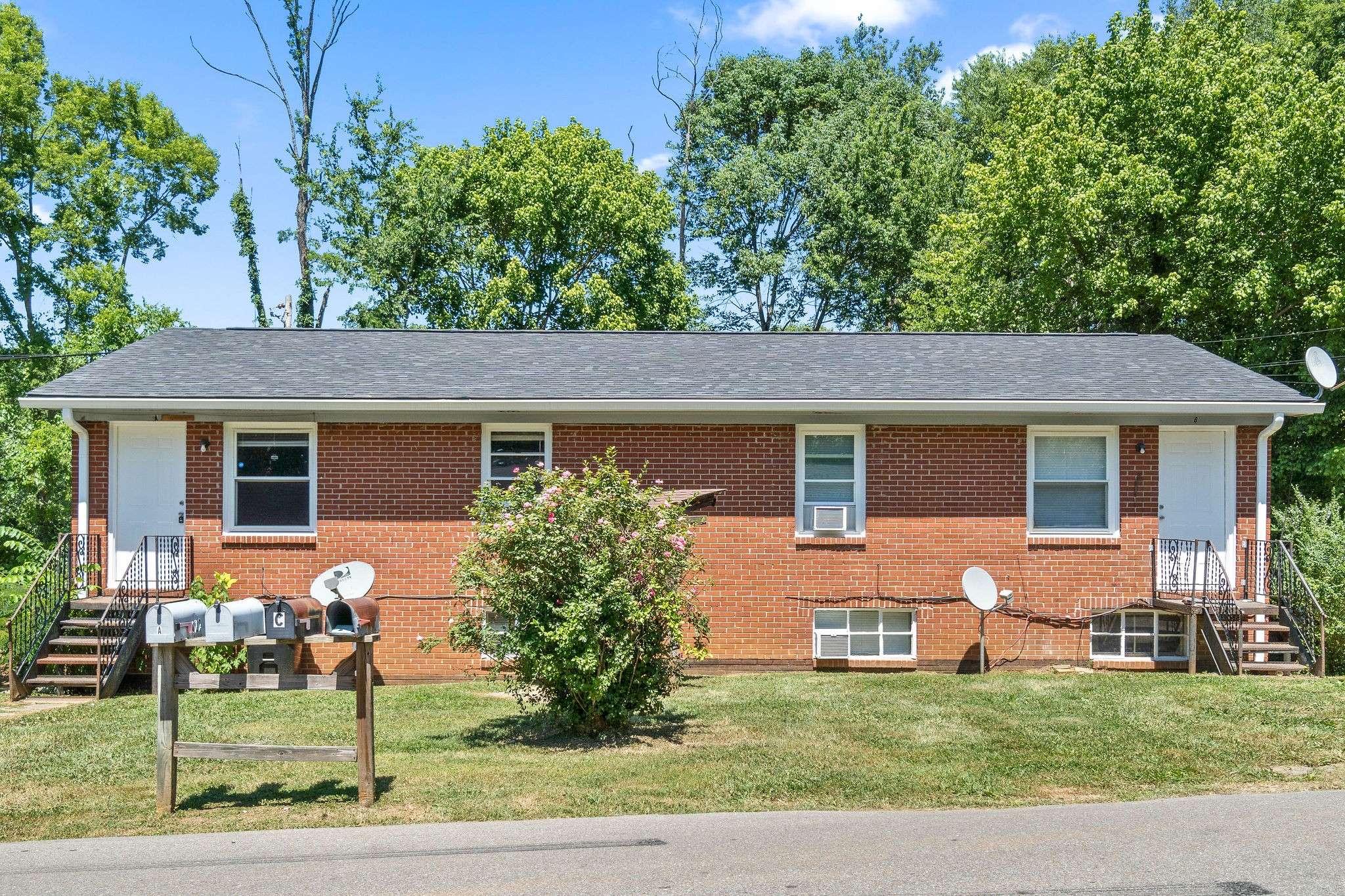 427 Circle Dr #D, Clarksville, TN 37043
