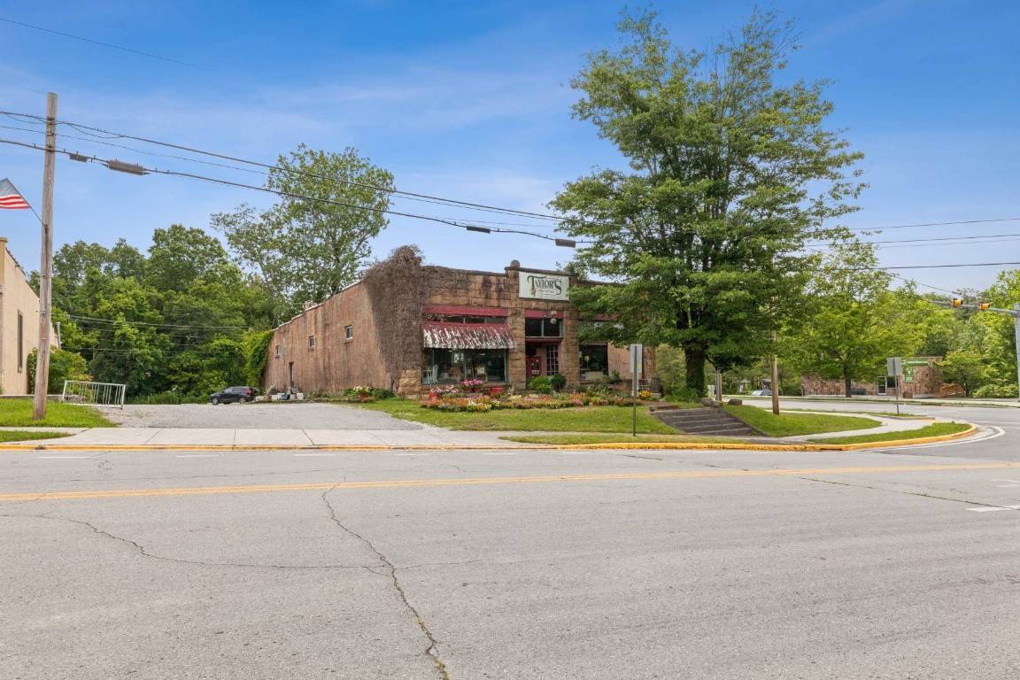 10 University Ave, Sewanee, TN 37375