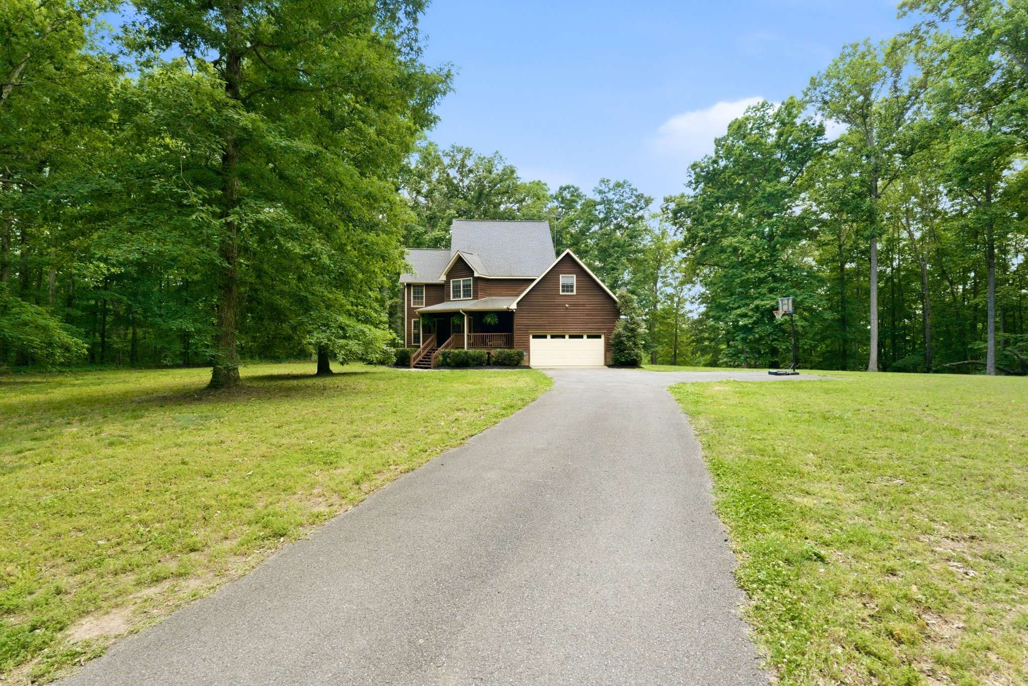 957 Ford Rd, White Bluff, TN 37187