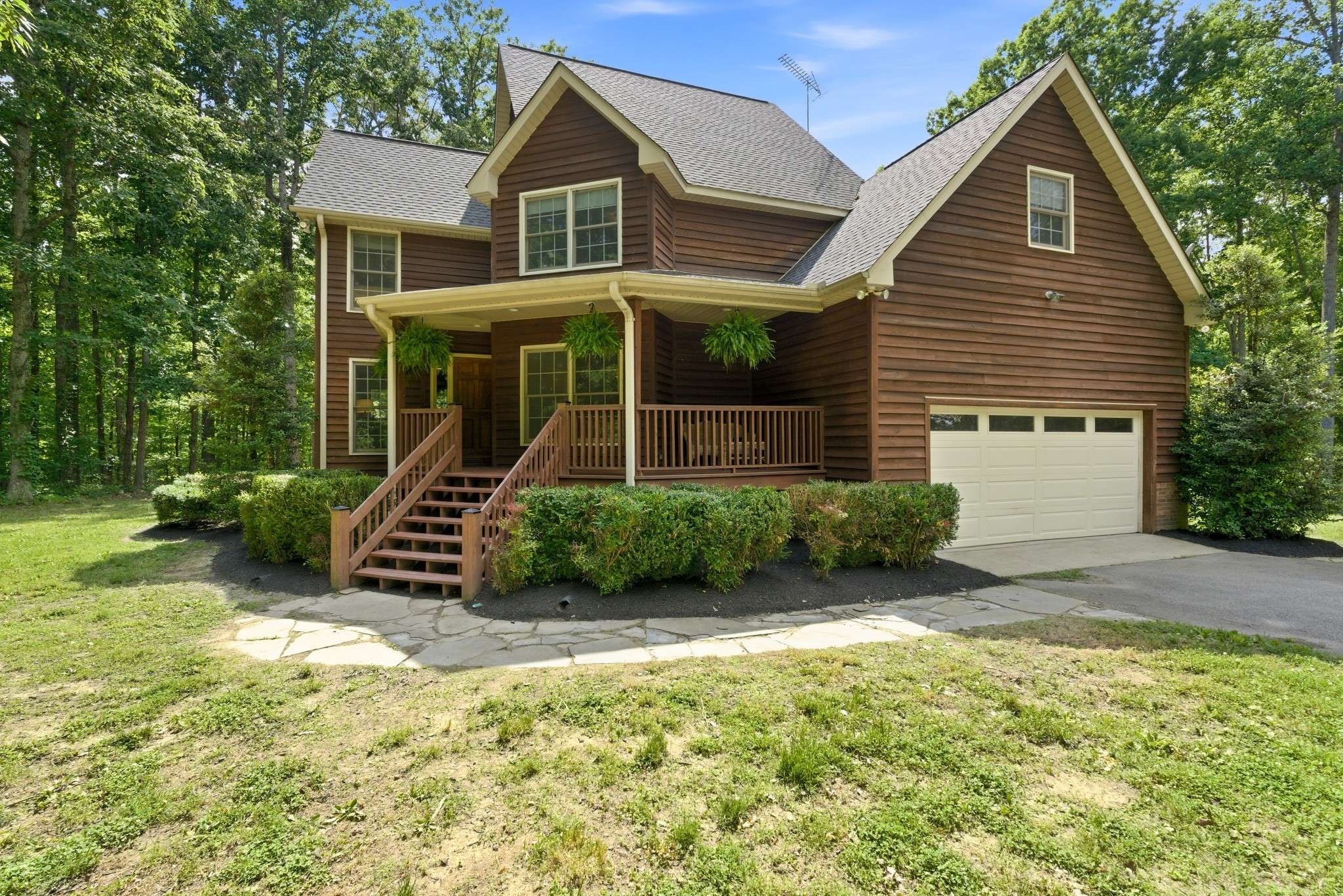 957 Ford Rd, White Bluff, TN 37187