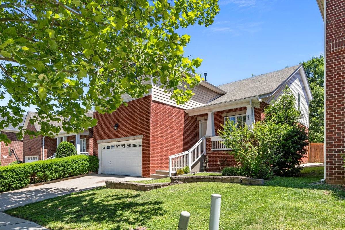 7020 Bridgeport Dr, Nashville, TN 37221