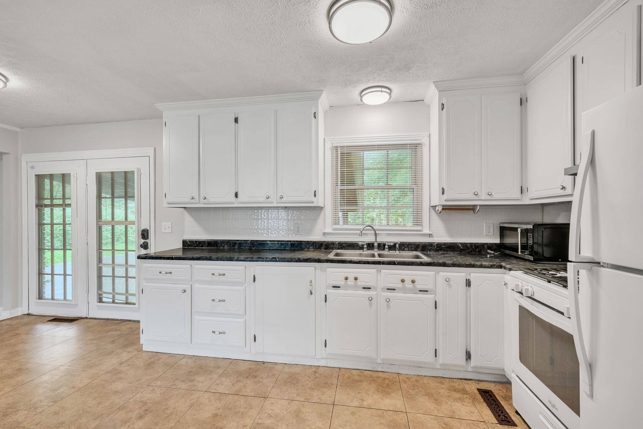100 Kennel Rd, Dickson, TN 37055