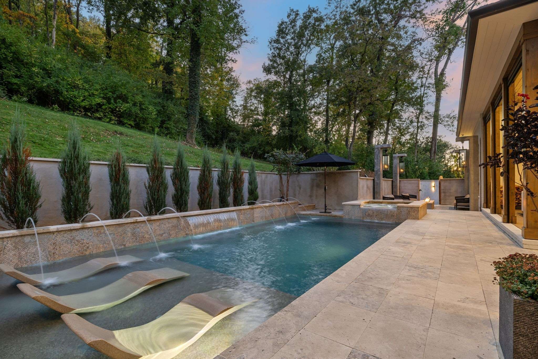 1323 Harding Pl, Nashville, TN 37215