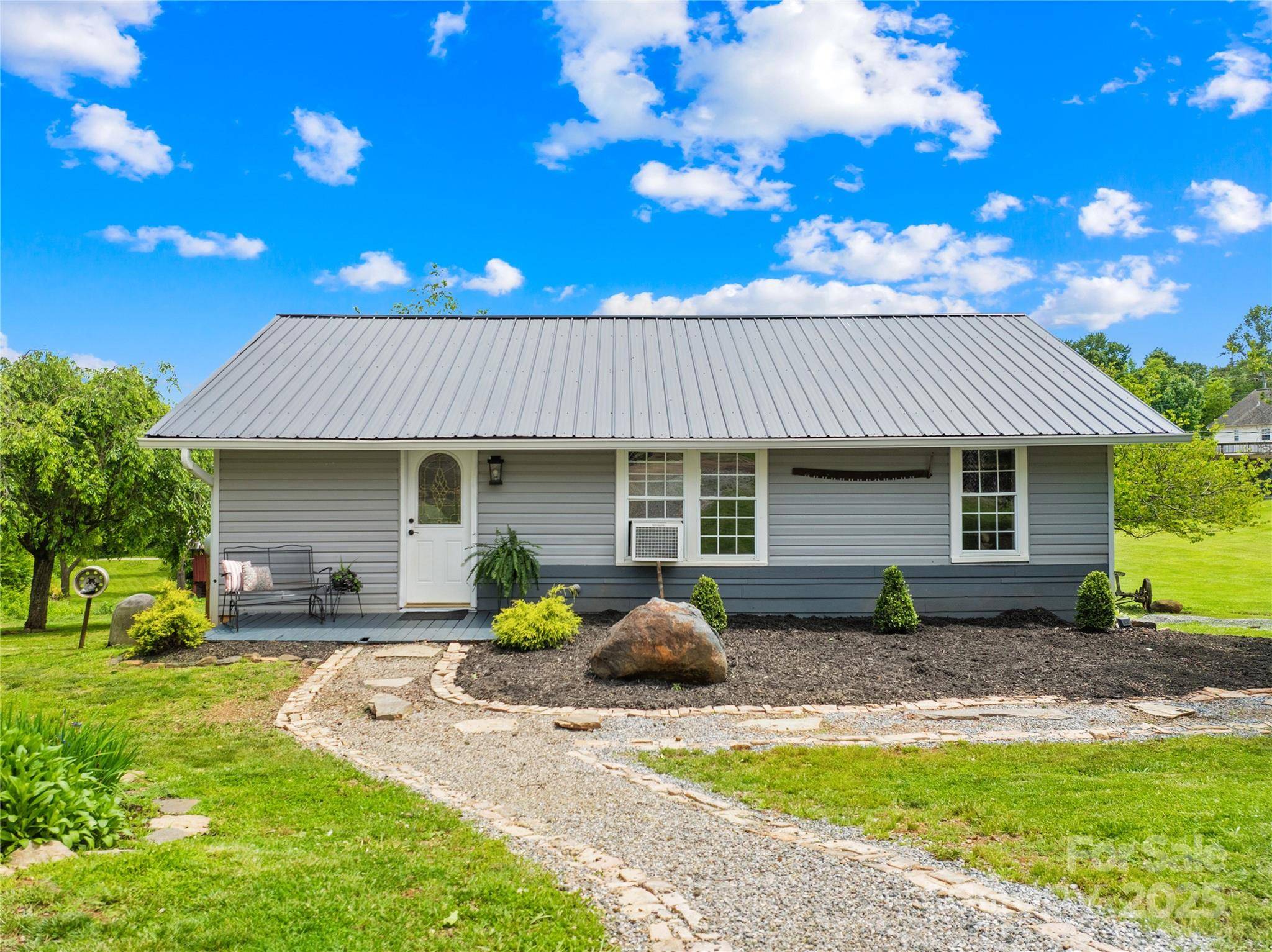 16 Julep DR, Alexander, NC 28701