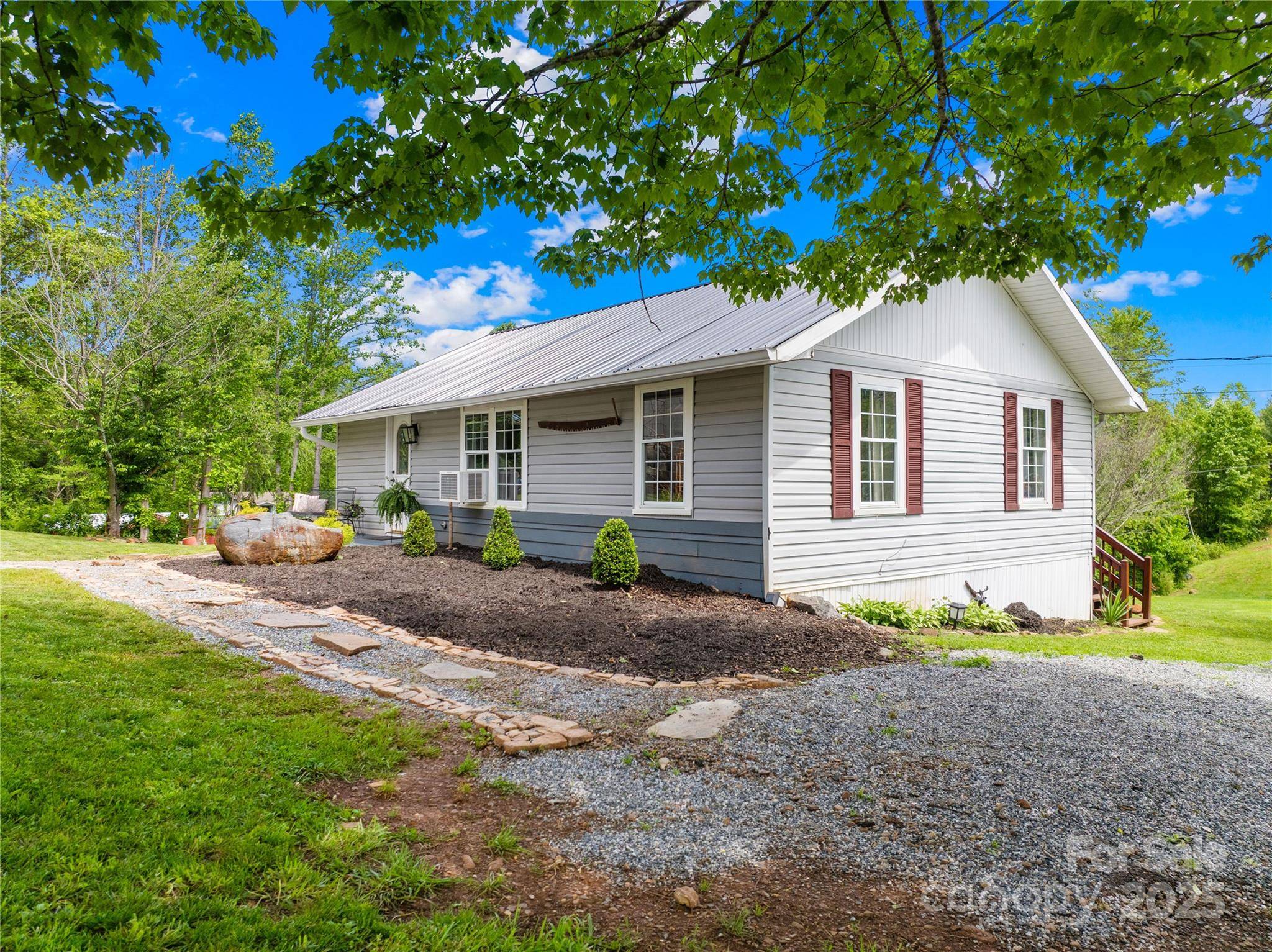 16 Julep DR, Alexander, NC 28701