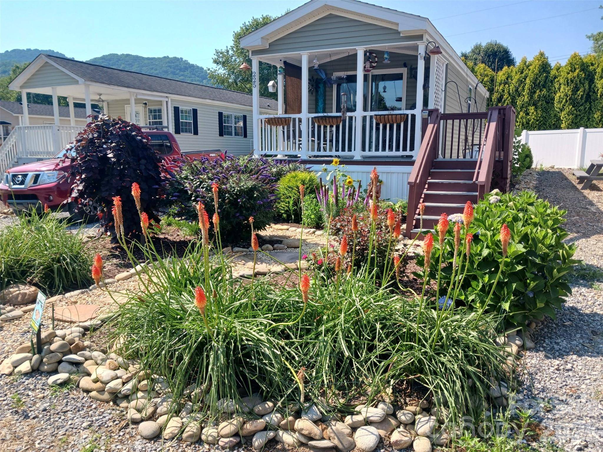 225 Pike PT, Waynesville, NC 28785