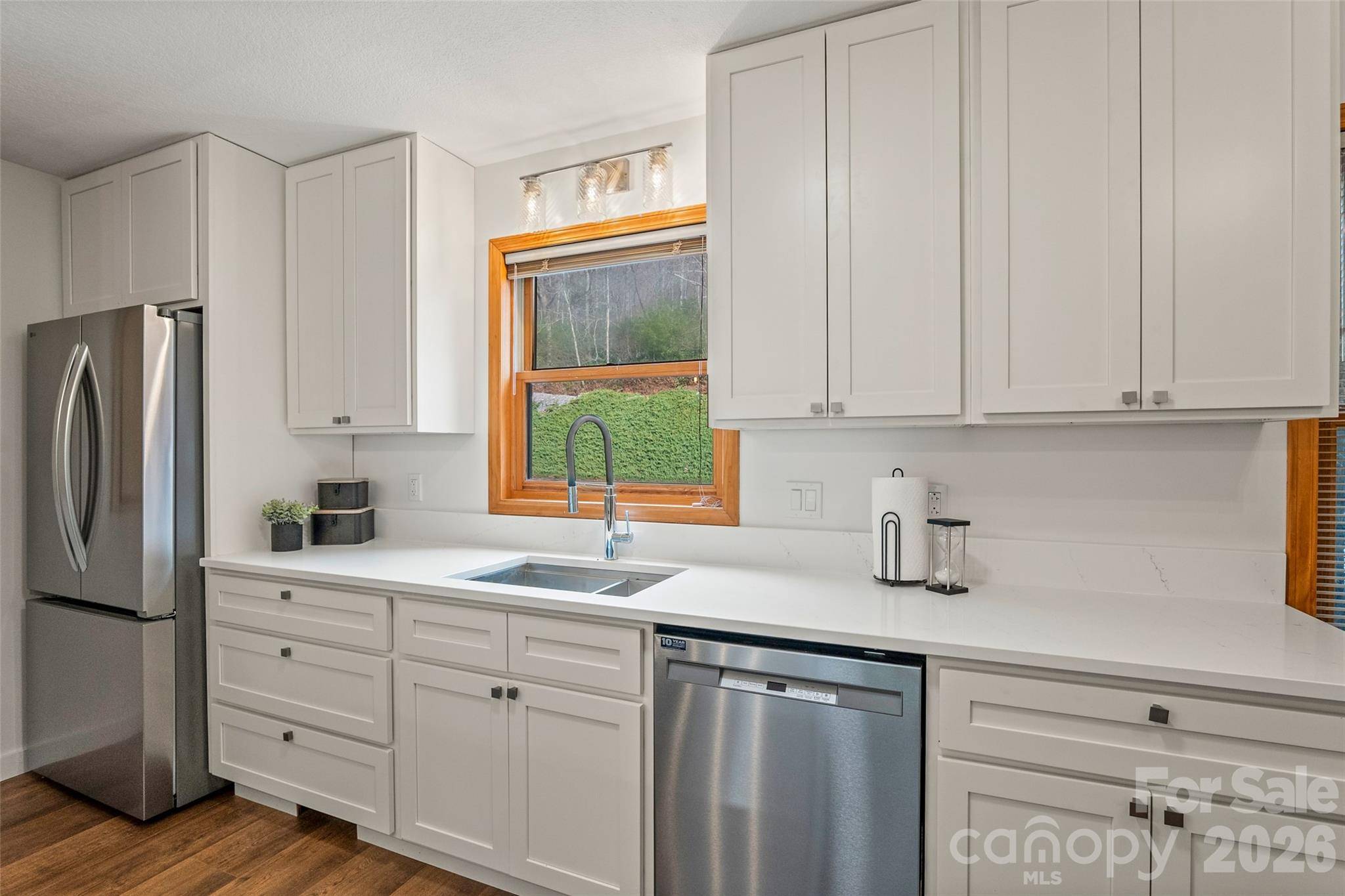 11014 NC 80 HWY S #2B, Burnsville, NC 28714