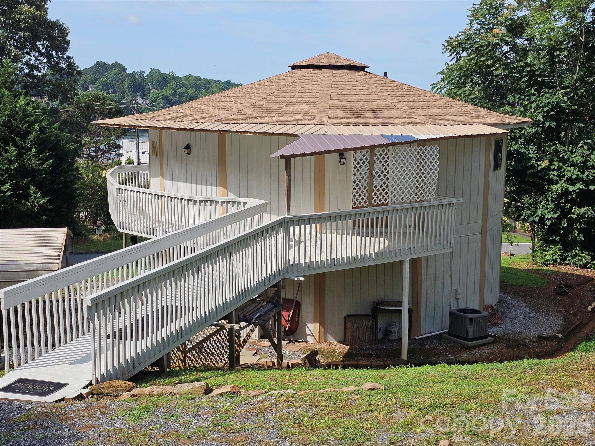500 Steel Bridge LOOP, Hickory, NC 28601