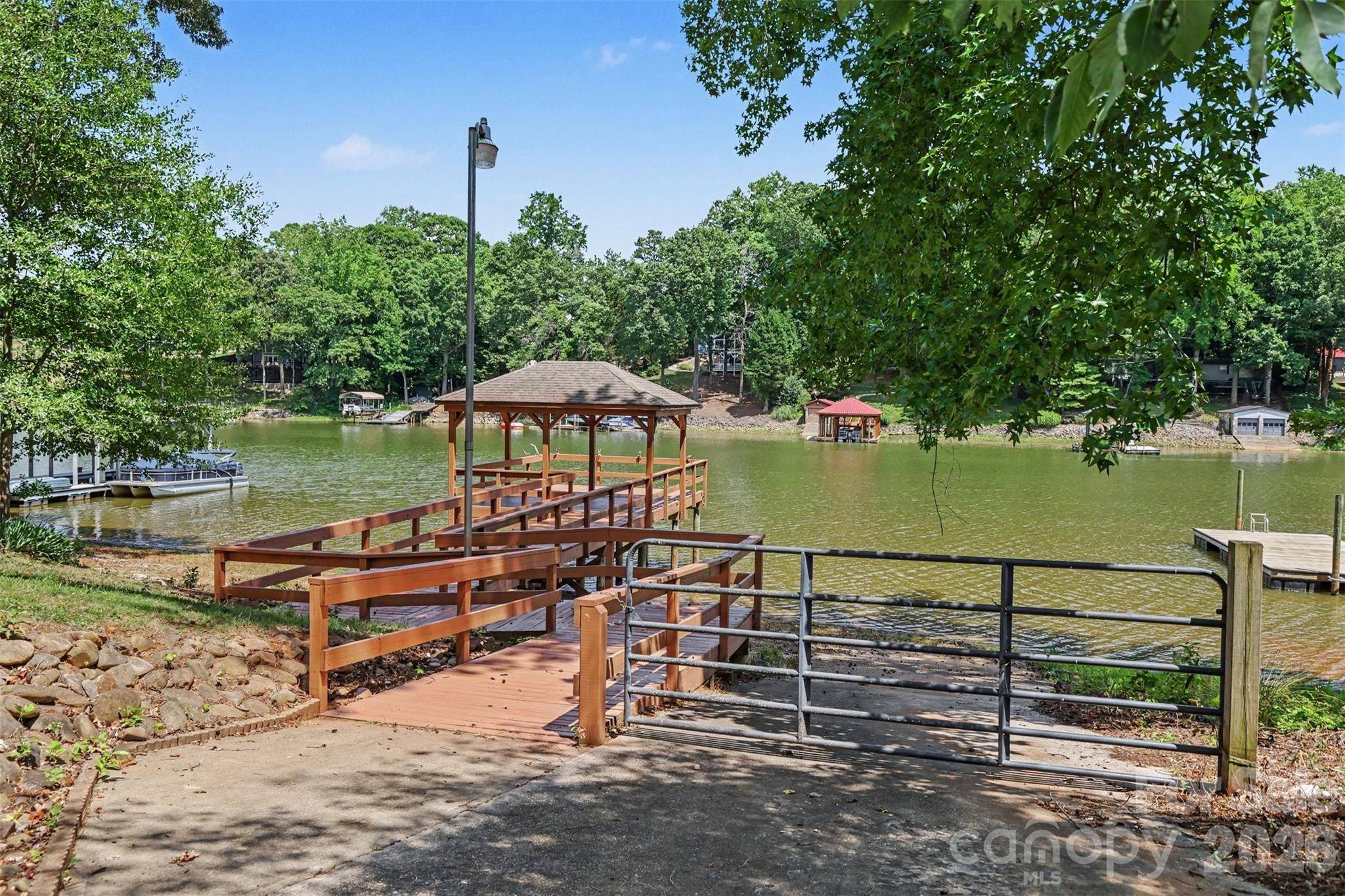 6917 Navajo TRL, Sherrills Ford, NC 28673