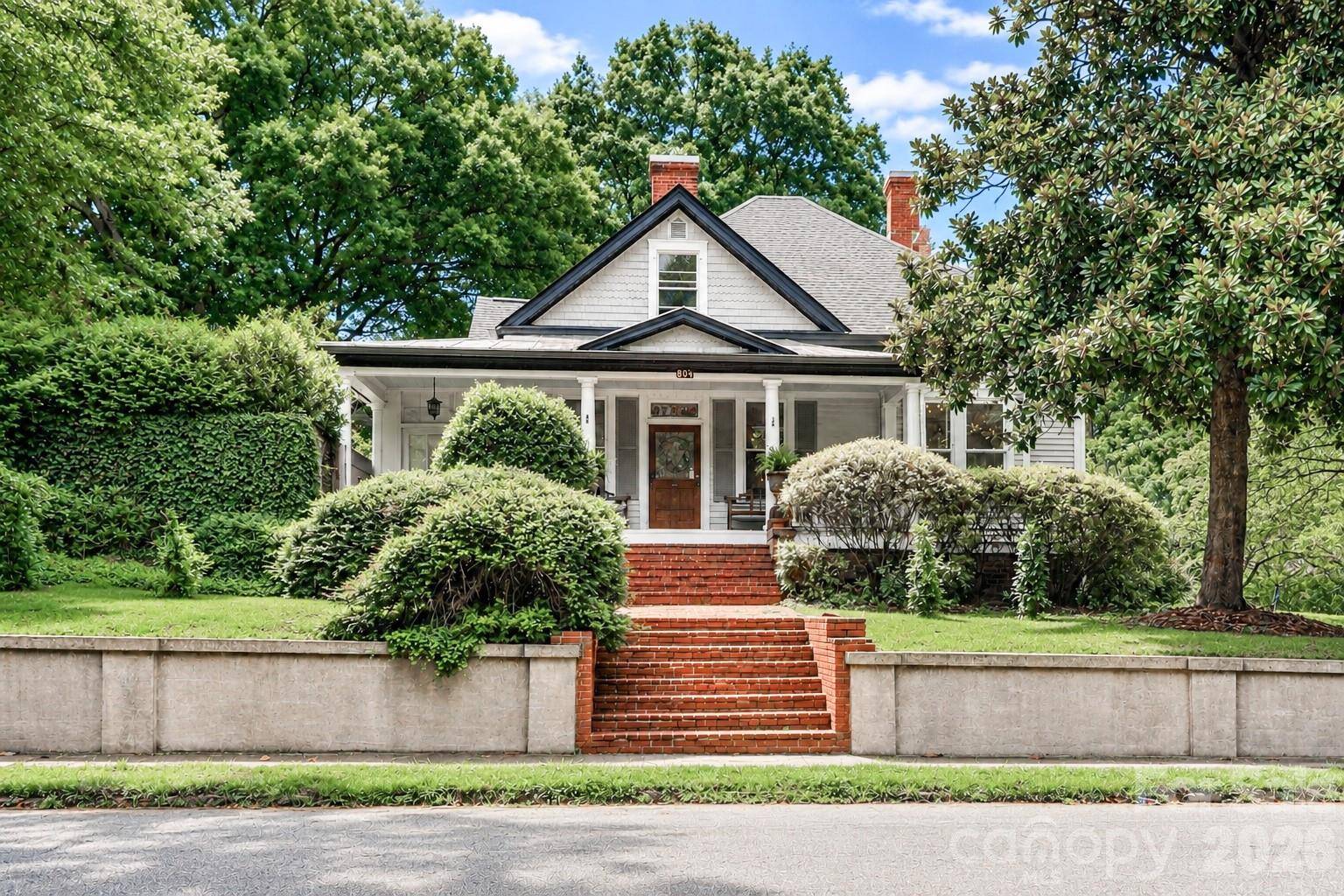 804 E Broad ST, Statesville, NC 28677