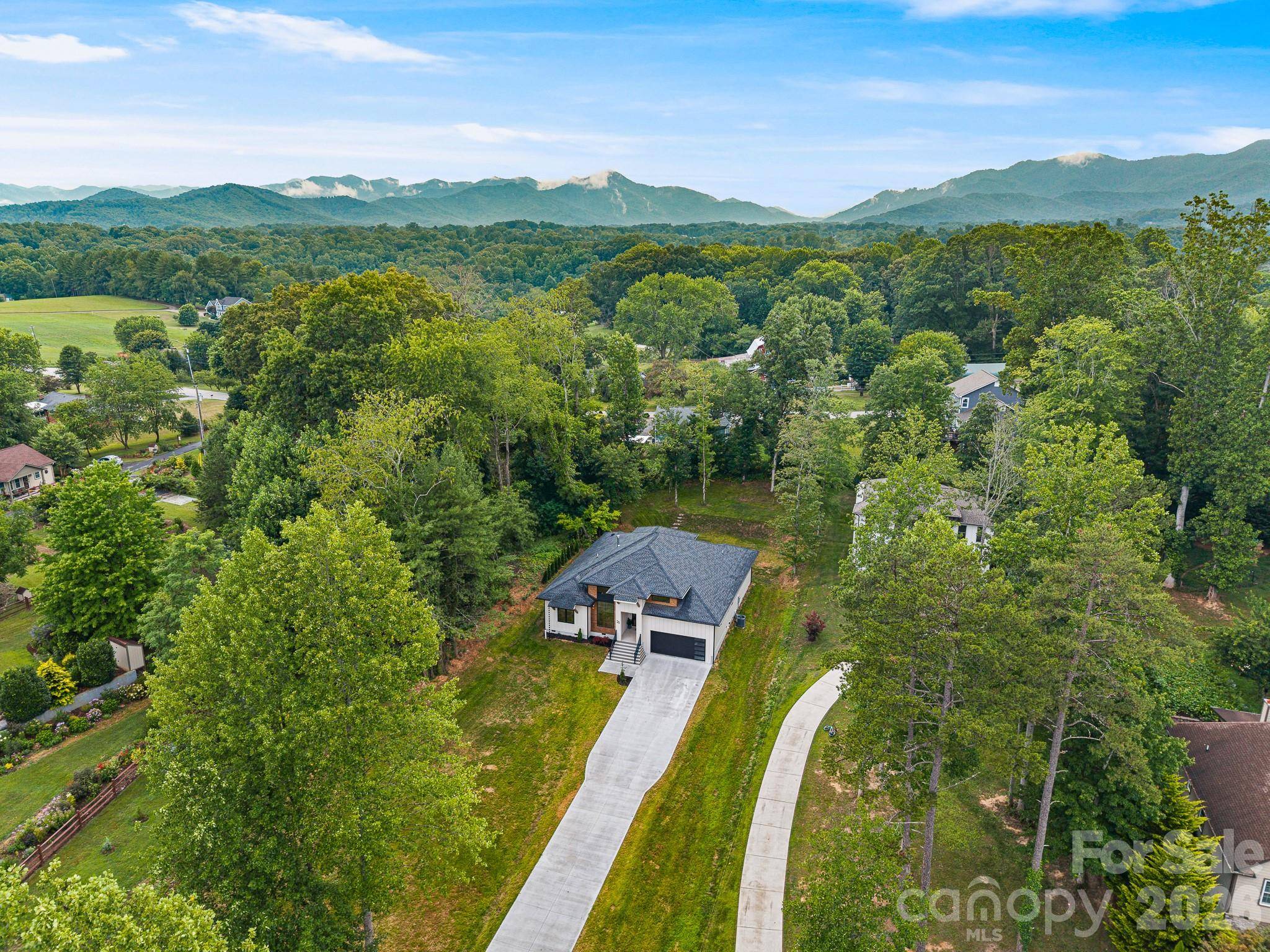 25 Copper Mill CT, Candler, NC 28715