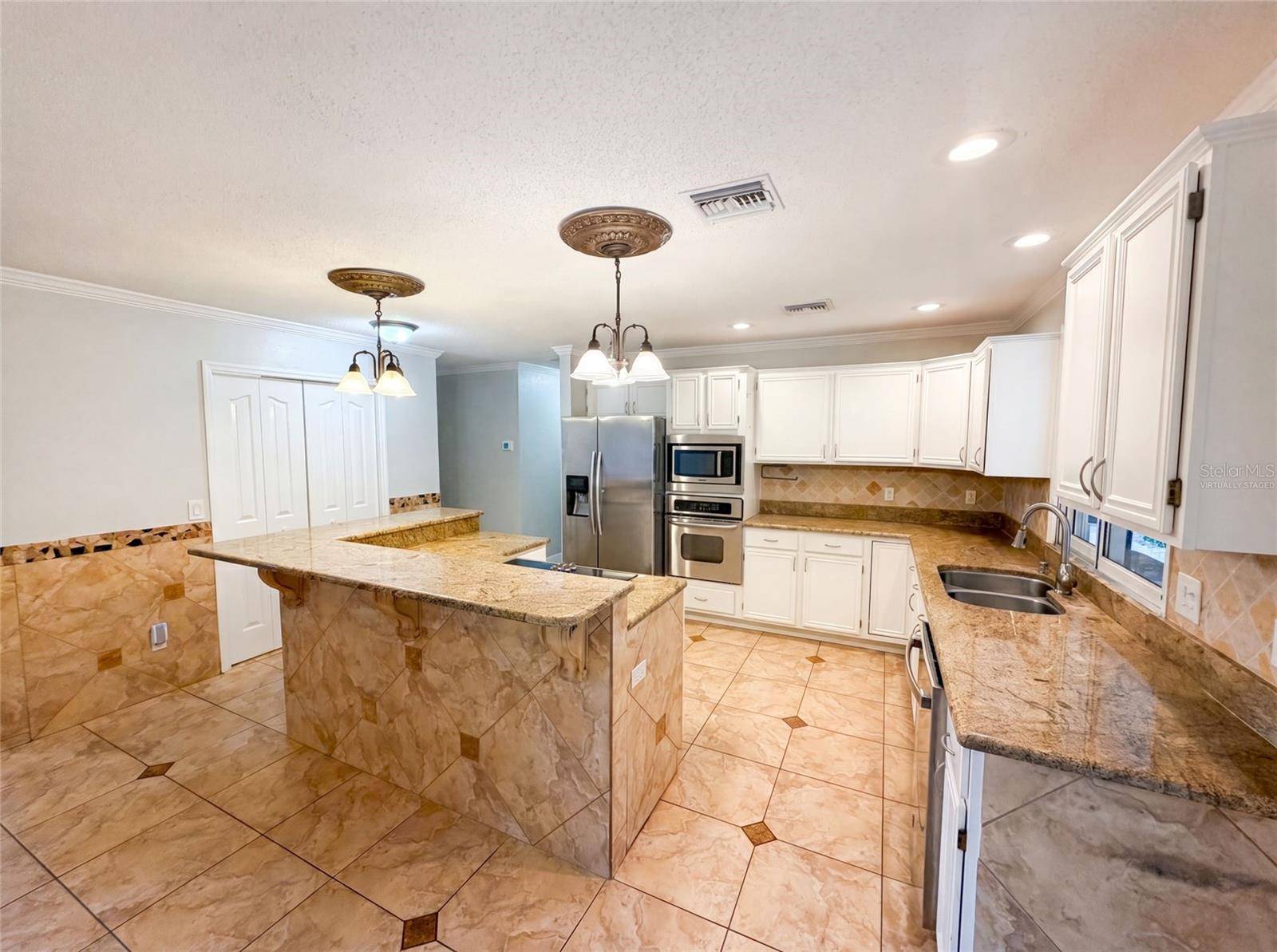 300 SPRUCEWOOD RD, Lake Mary, FL 32746